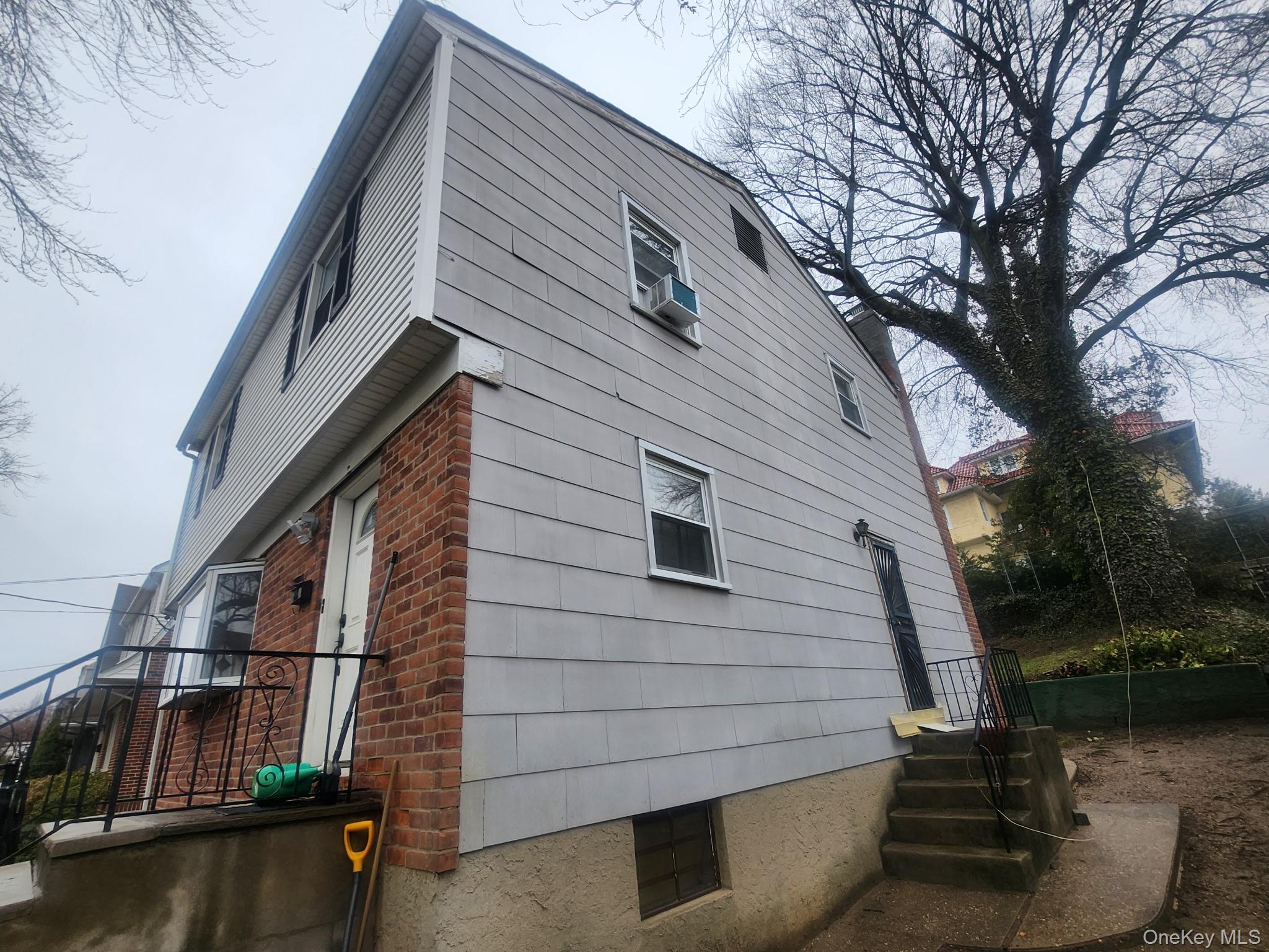 275 Claremont Avenue Property Photo 1
