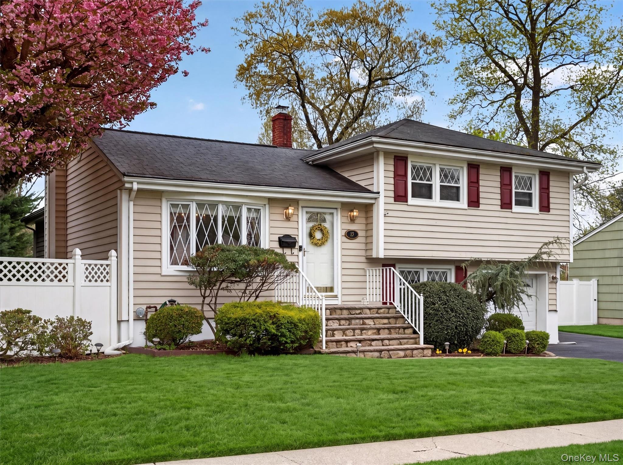 37 Maplewood Boulevard Property Photo 2