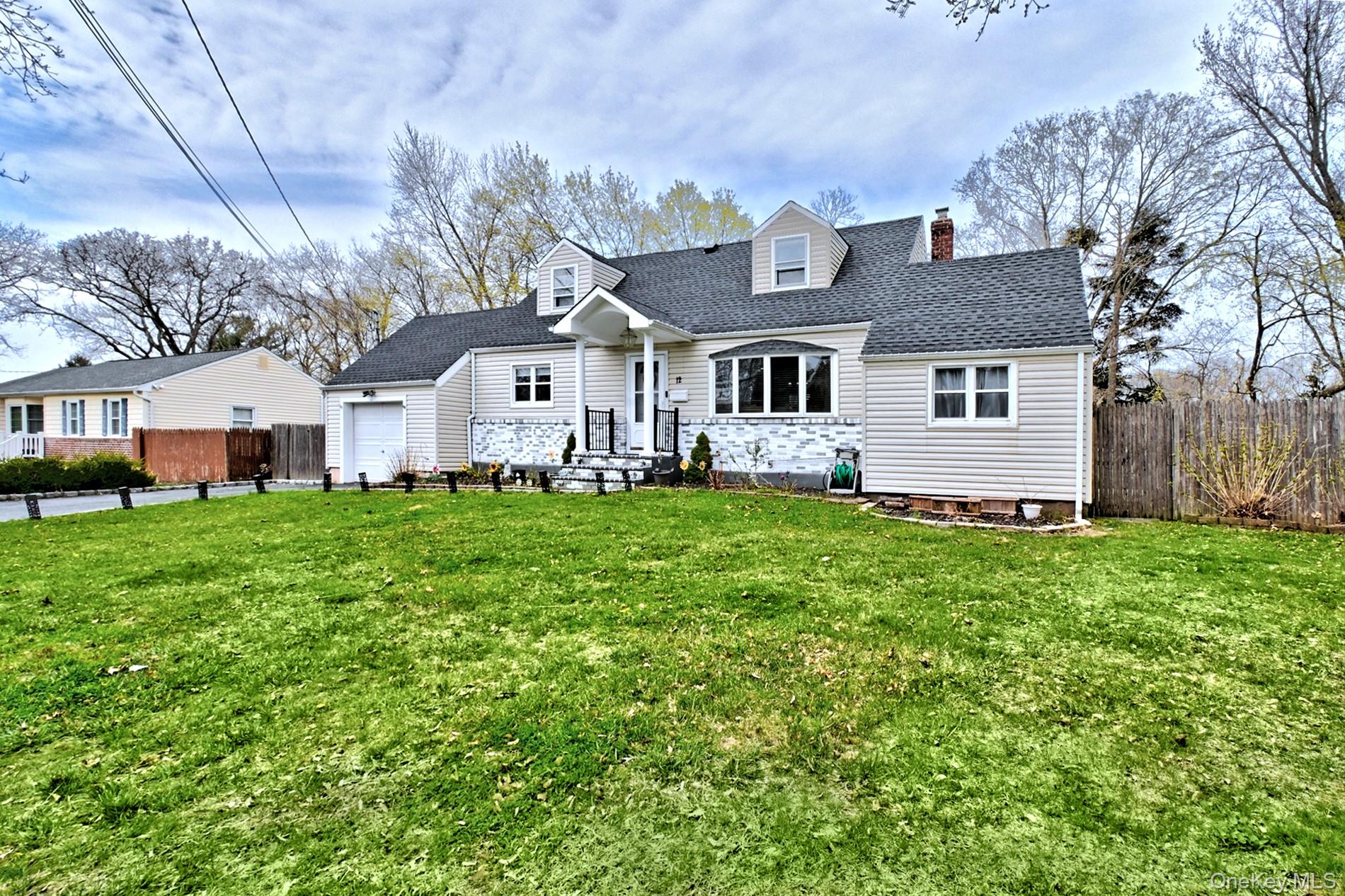 12 Bruce Lane Property Photo 3