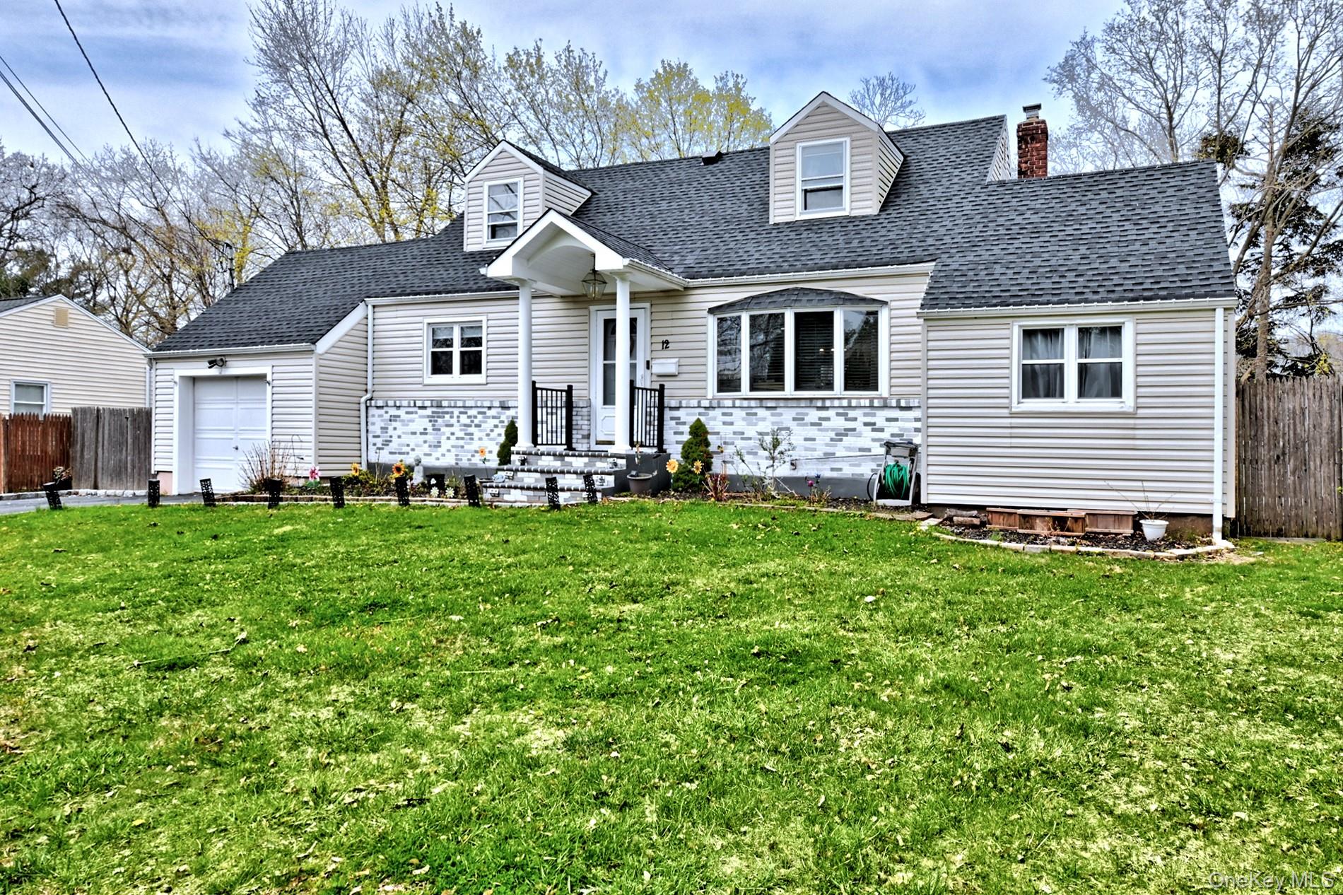 12 Bruce Lane Property Photo 4