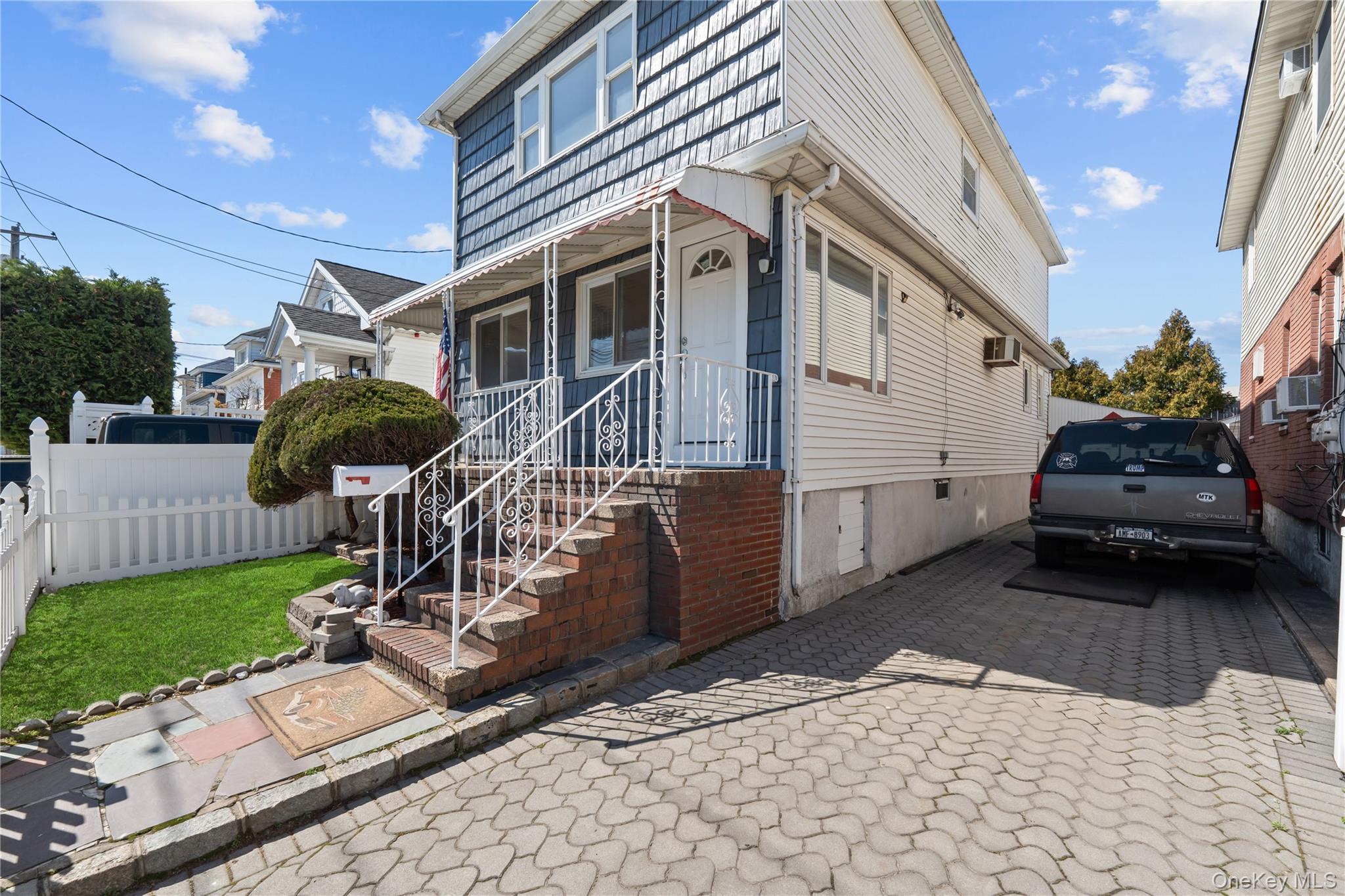 224 W Broadway Property Photo 3