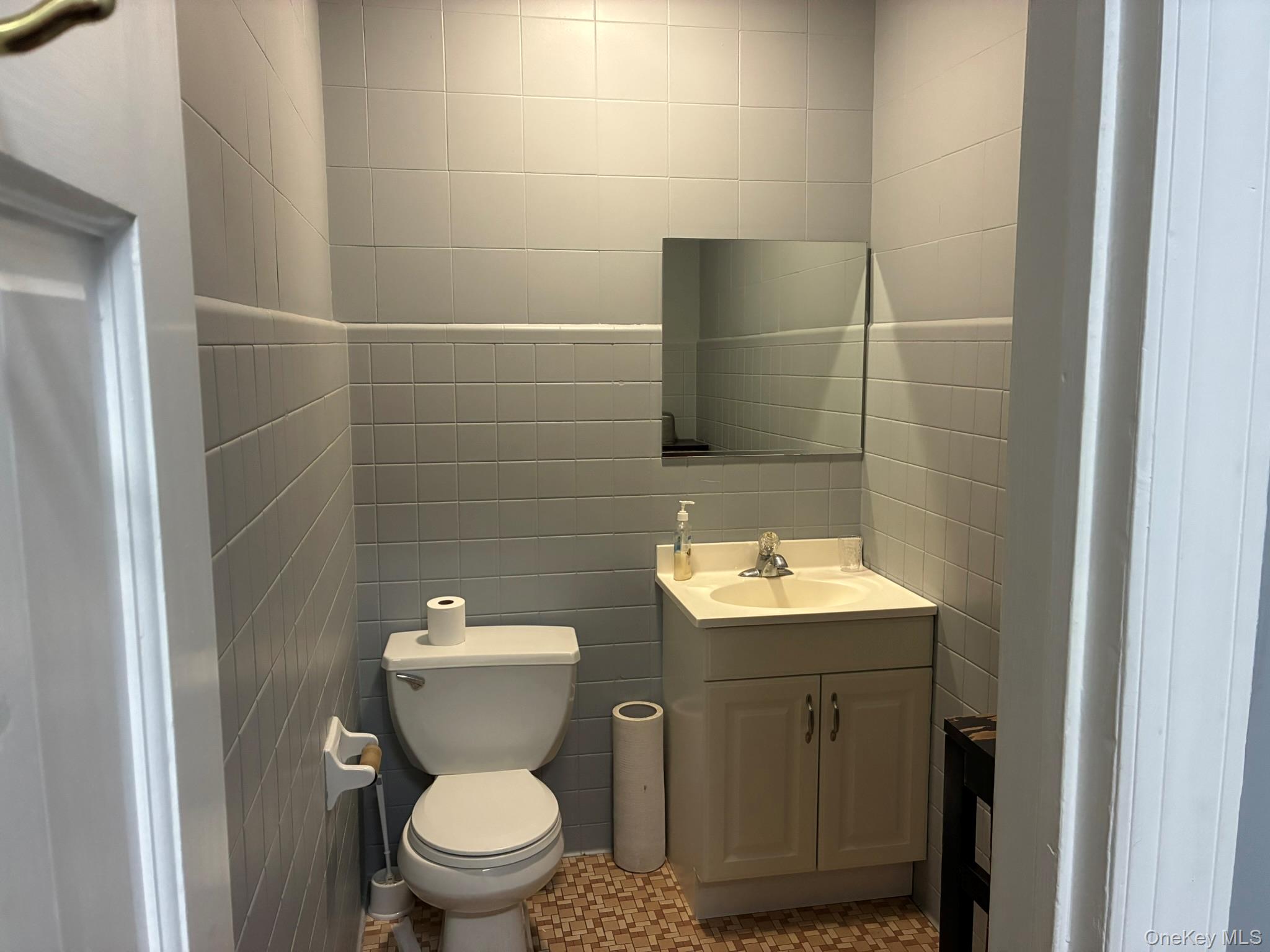 100 E Railroad Avenue Property Photo 6