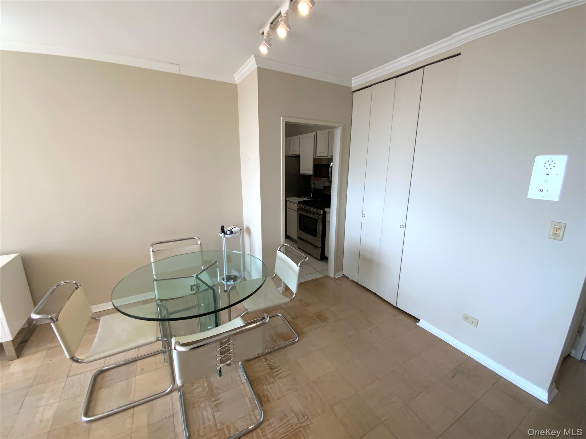26910 Grand Central Parkway 3x Property Photo 6