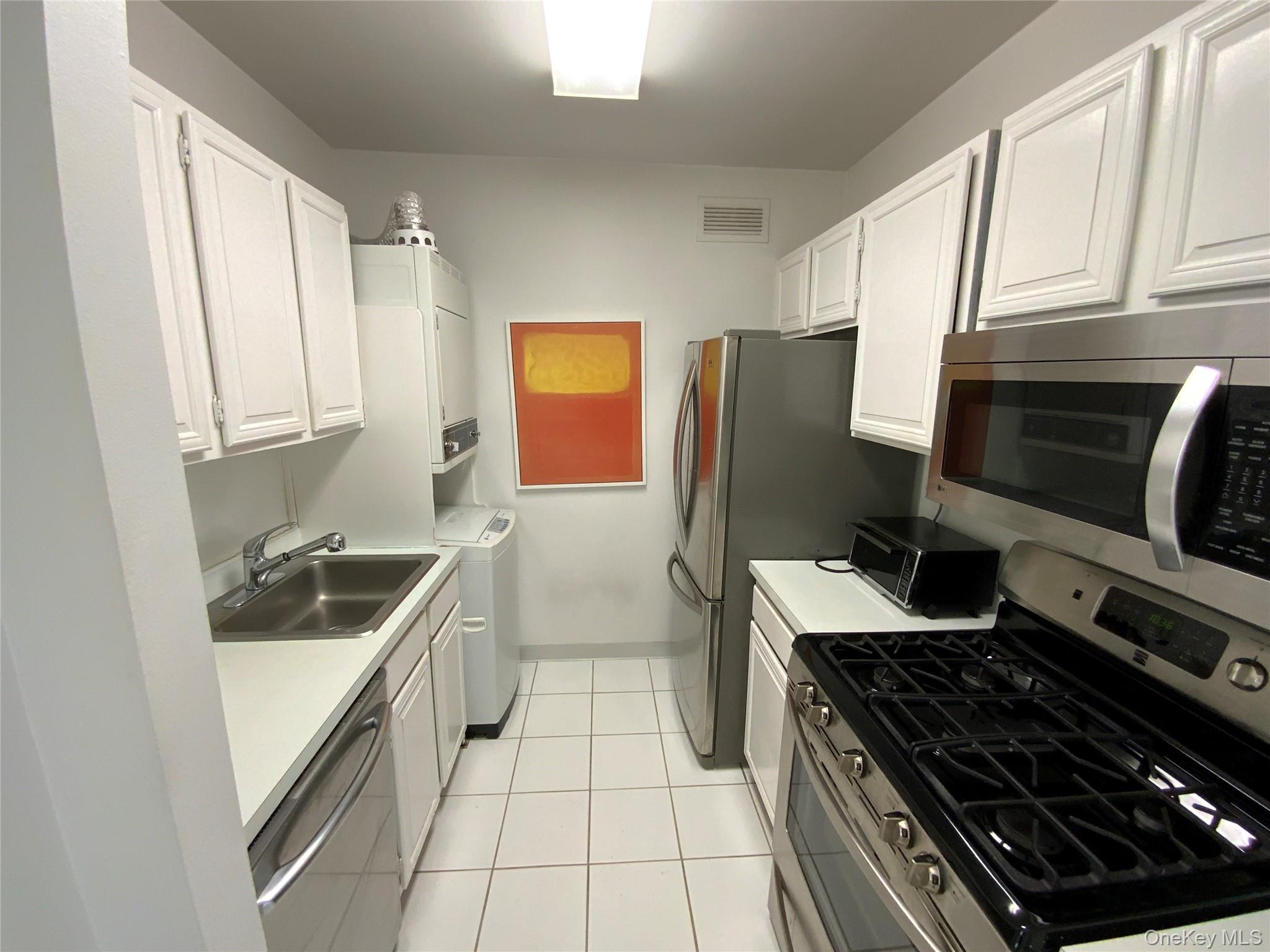 26910 Grand Central Parkway 3x Property Photo 8