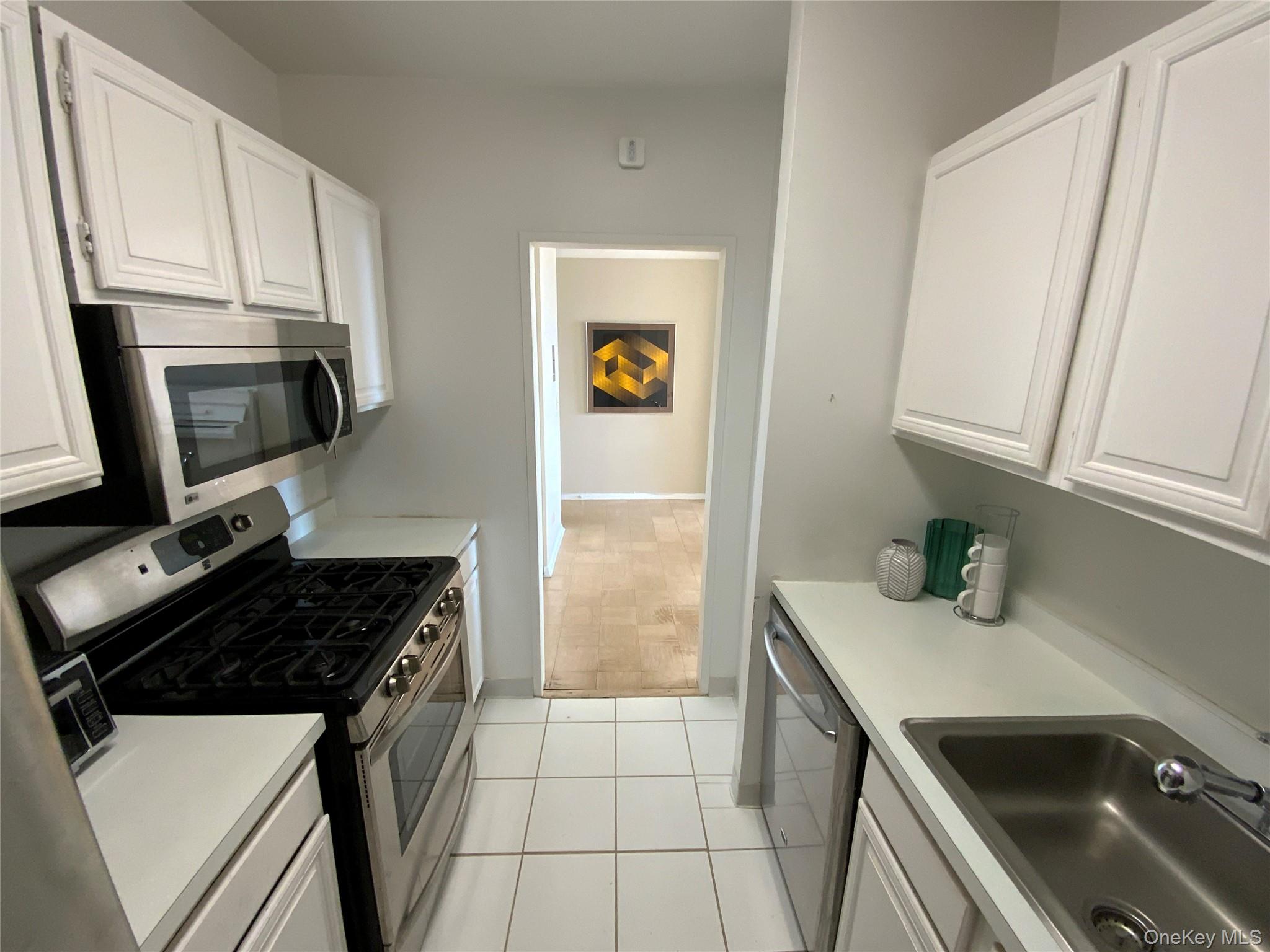26910 Grand Central Parkway 3x Property Photo 11