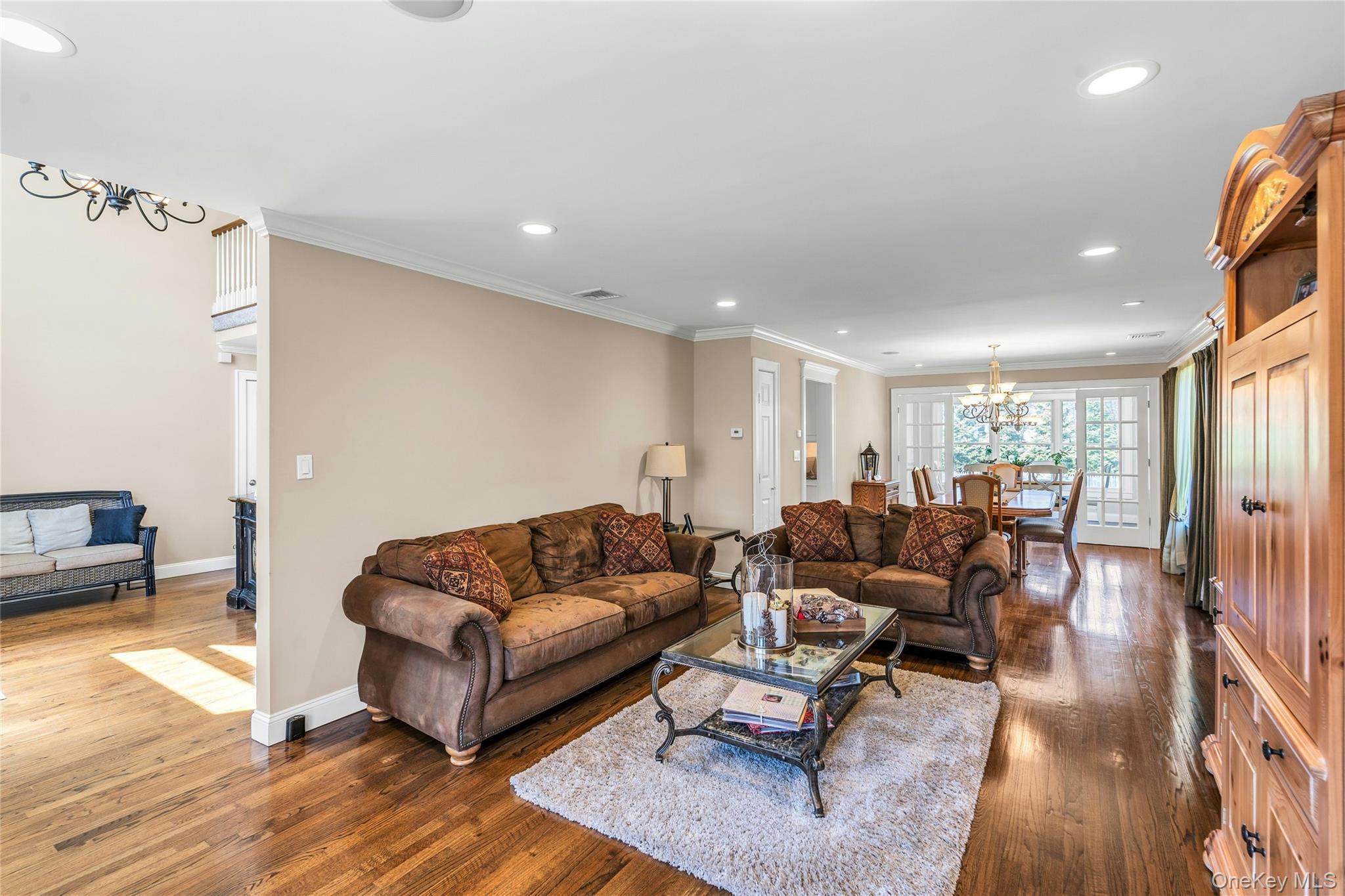 1 Kings Court Property Photo 8
