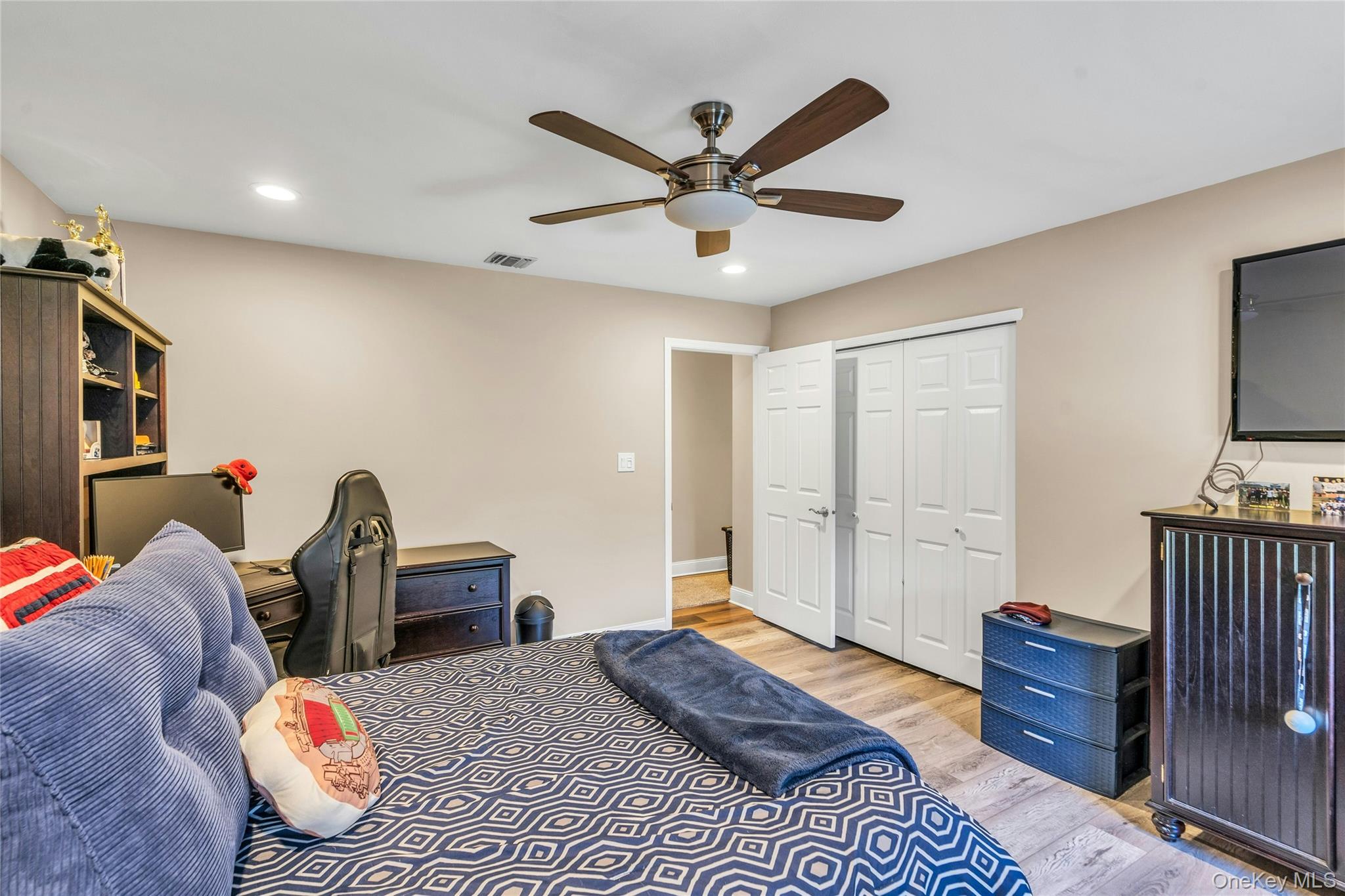 1 Kings Court Property Photo 38