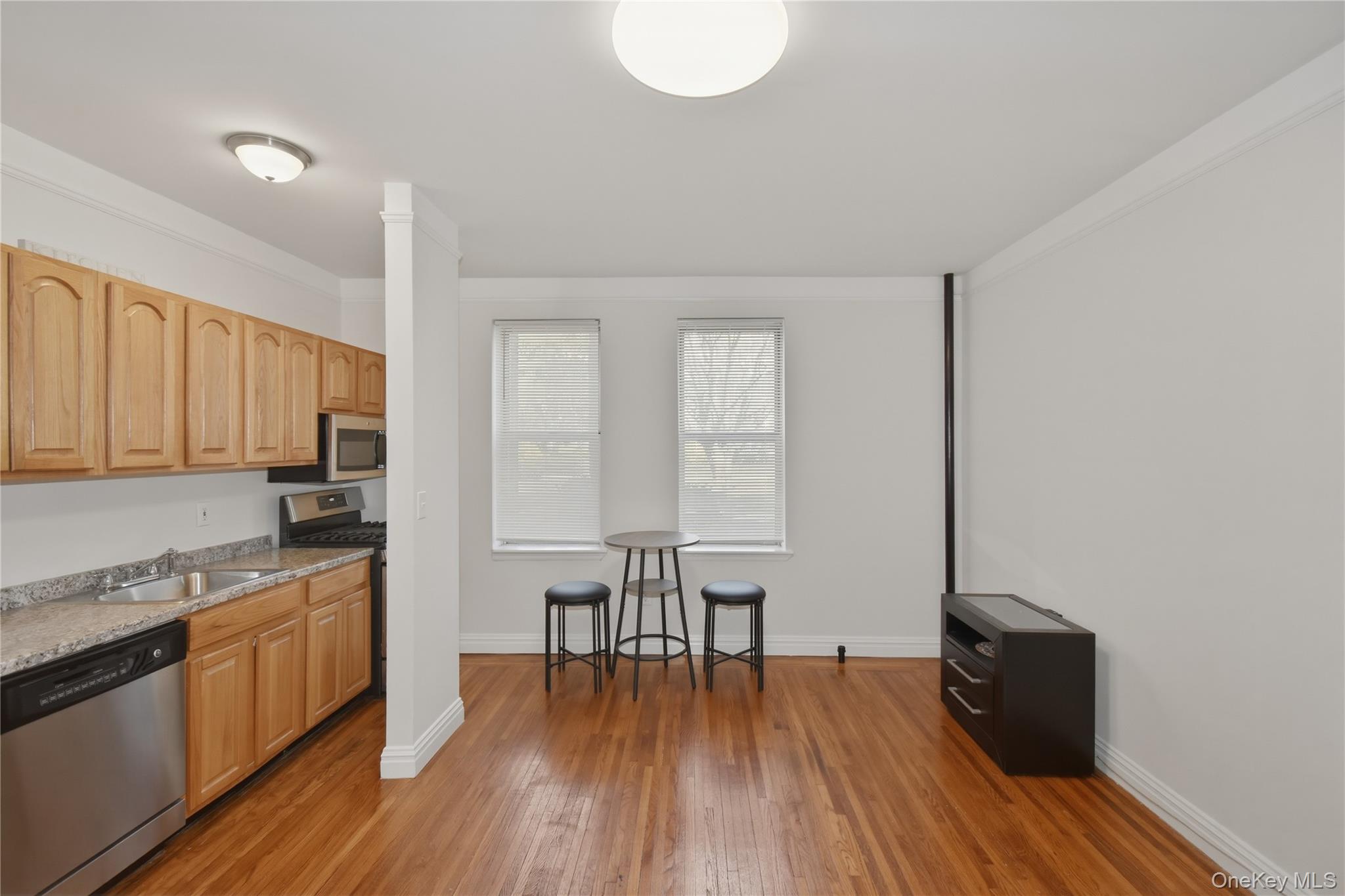 472 Gramatan Avenue I1 Property Photo 6