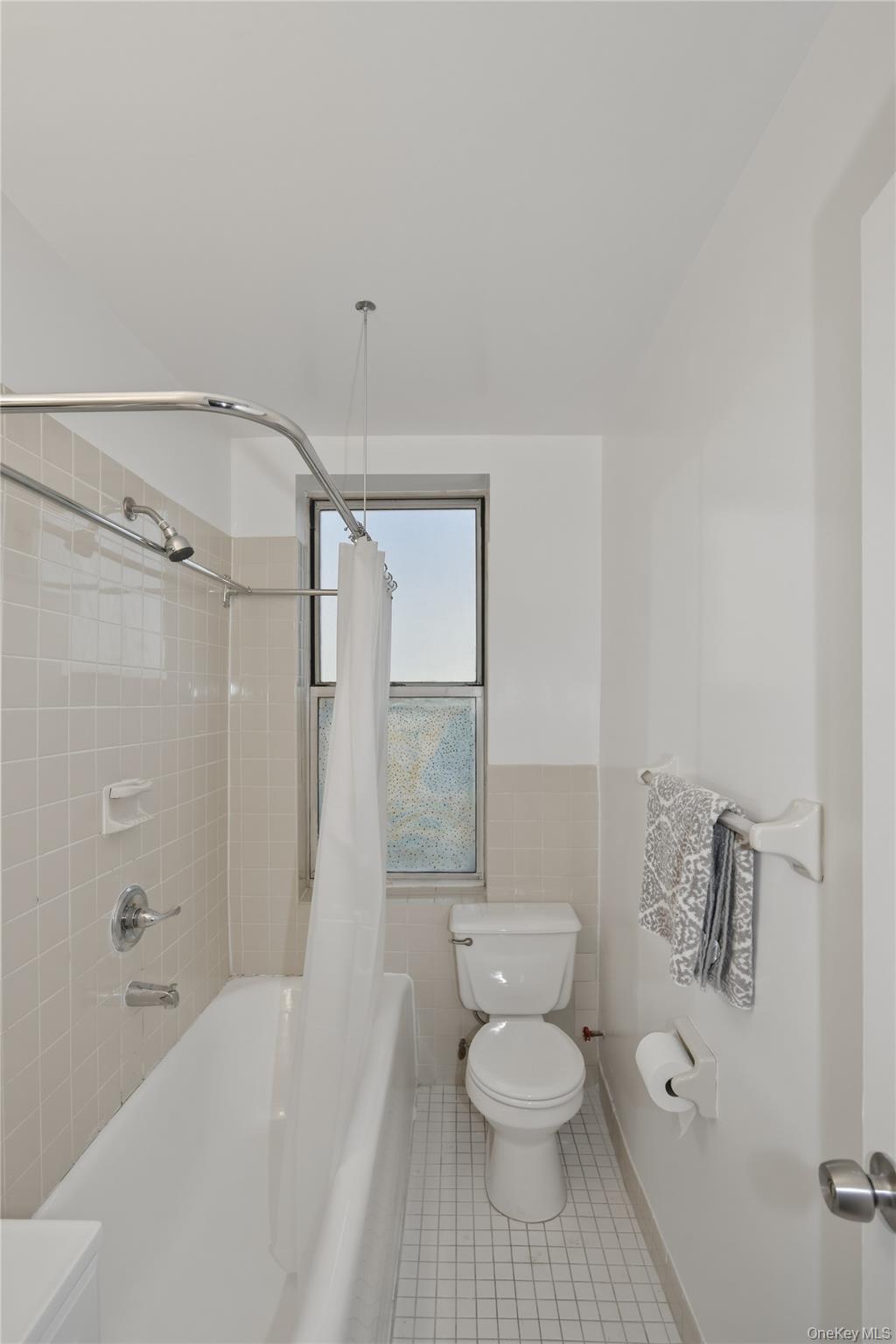472 Gramatan Avenue I1 Property Photo 8