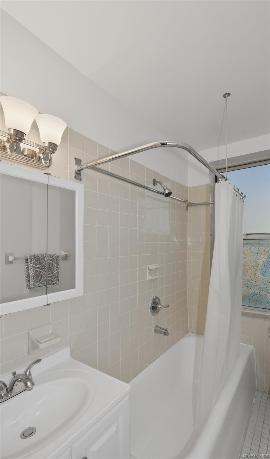 472 Gramatan Avenue I1 Property Photo 9