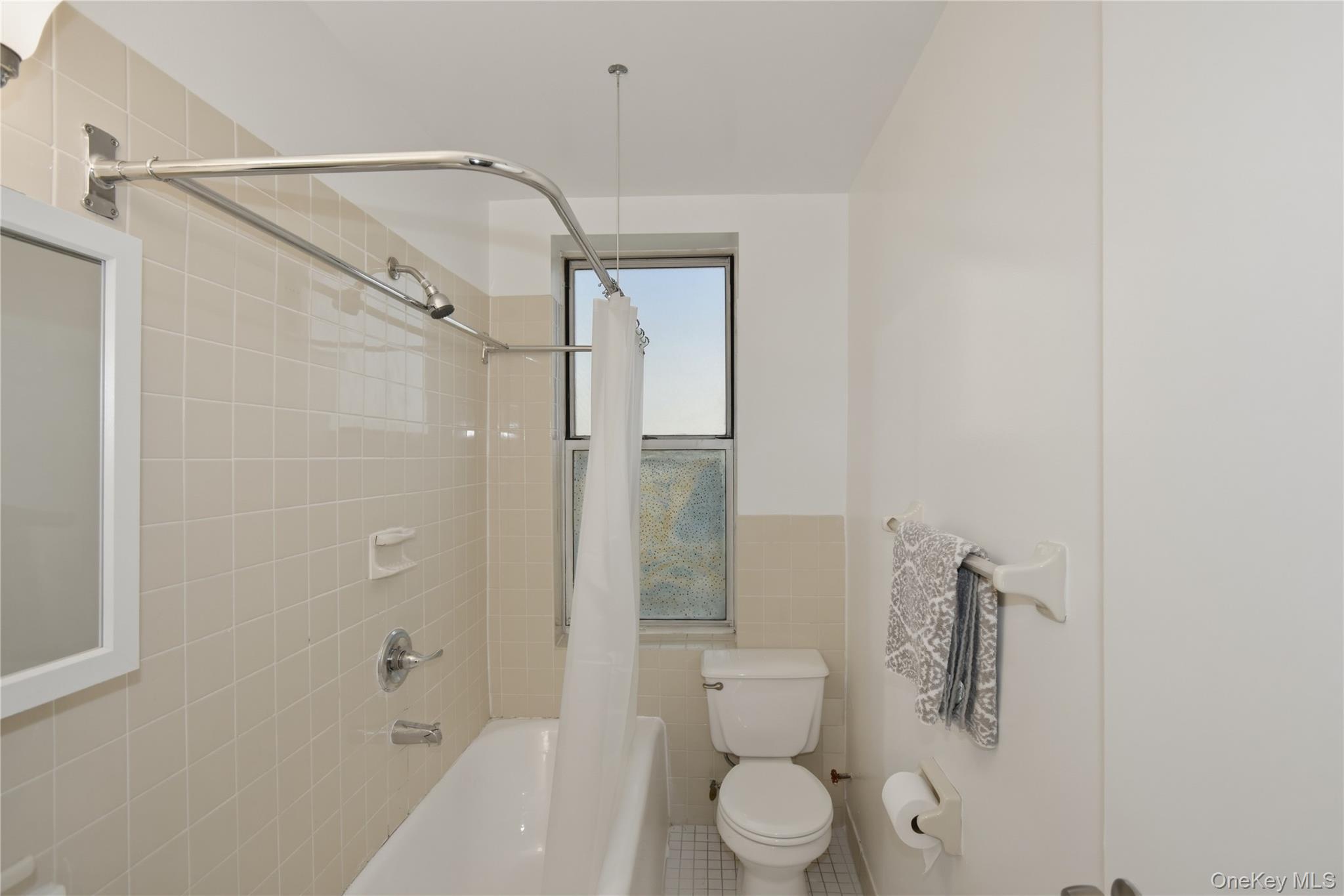 472 Gramatan Avenue I1 Property Photo 11