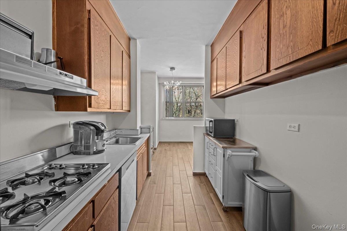 555 Kappock Street 4j Property Photo 10