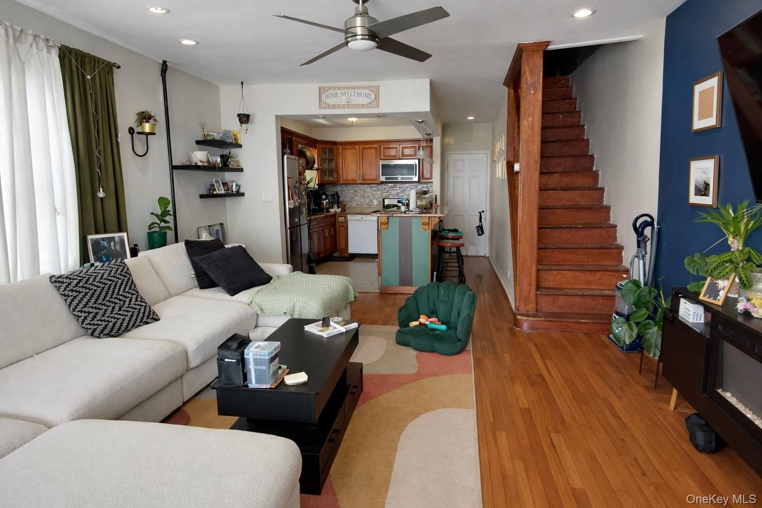6934 Almeda Avenue Property Photo 3