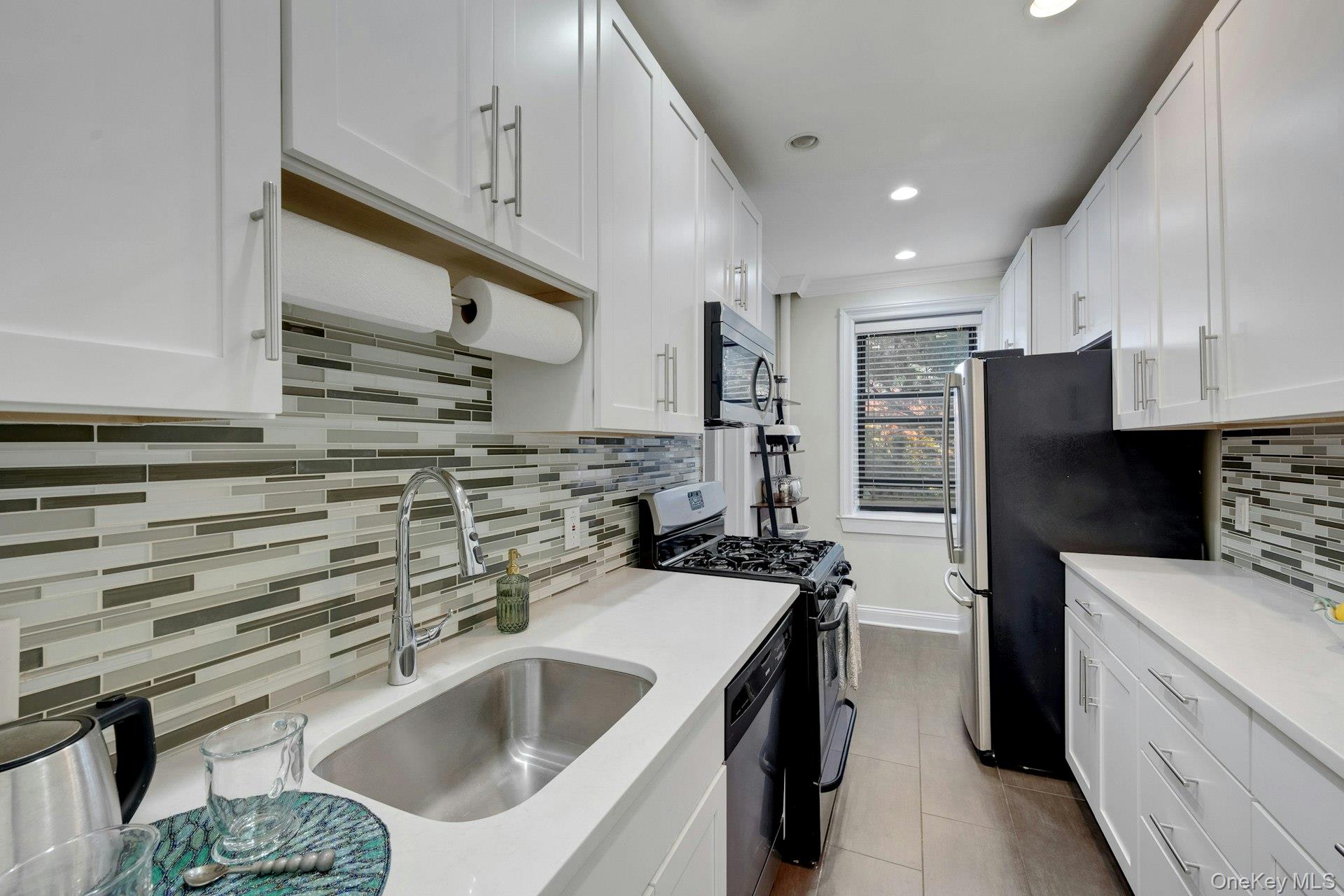 68 E Hartsdale Avenue 5m Property Photo 4