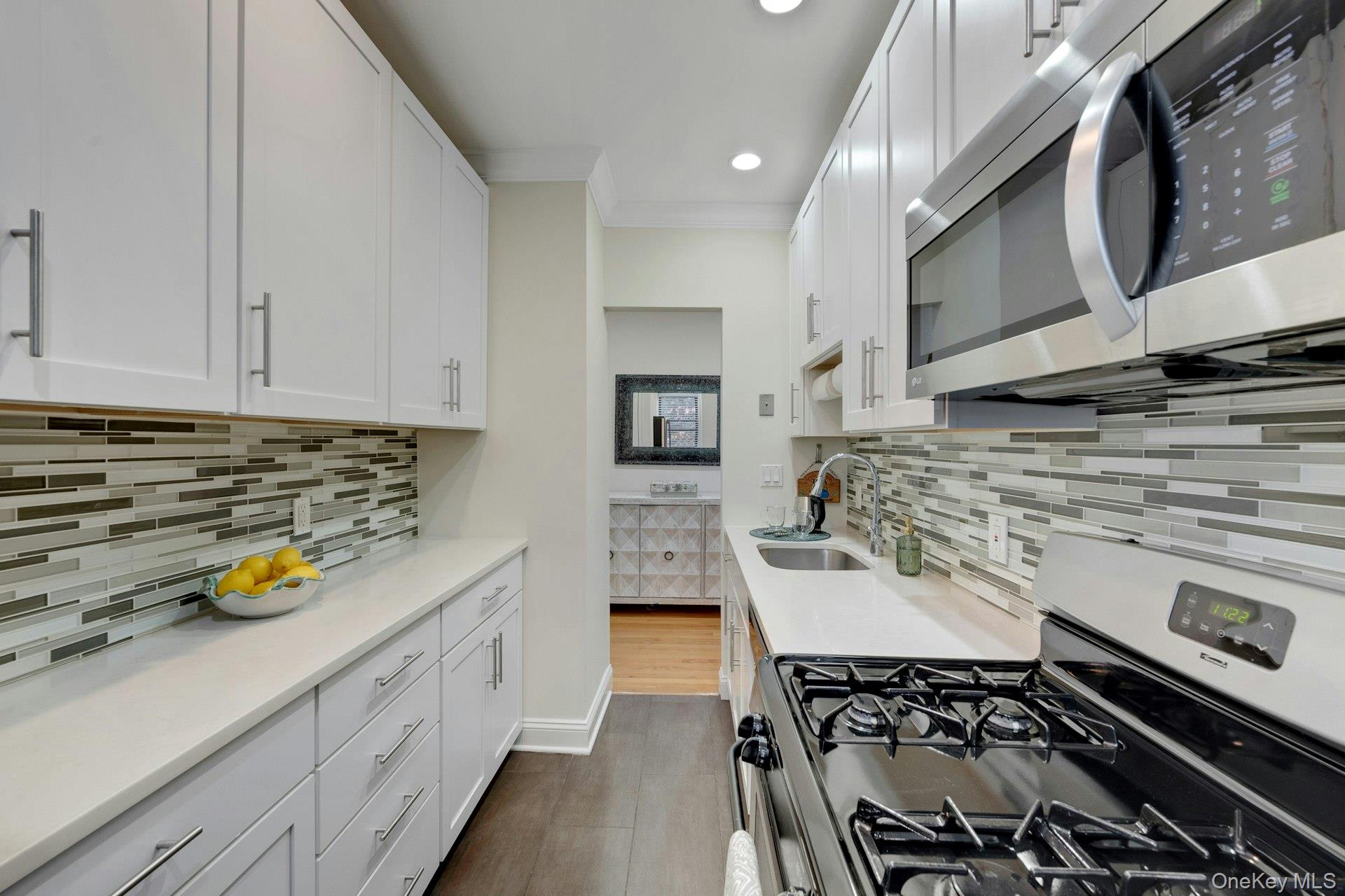 68 E Hartsdale Avenue 5m Property Photo 5