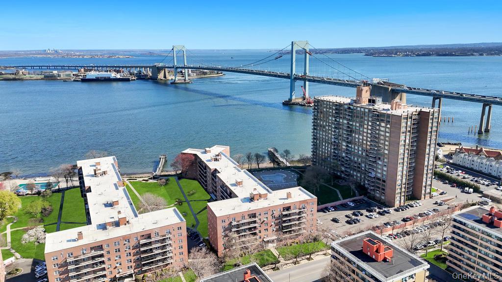 162-41 Powells Cove Boulevard 2j Property Photo 1