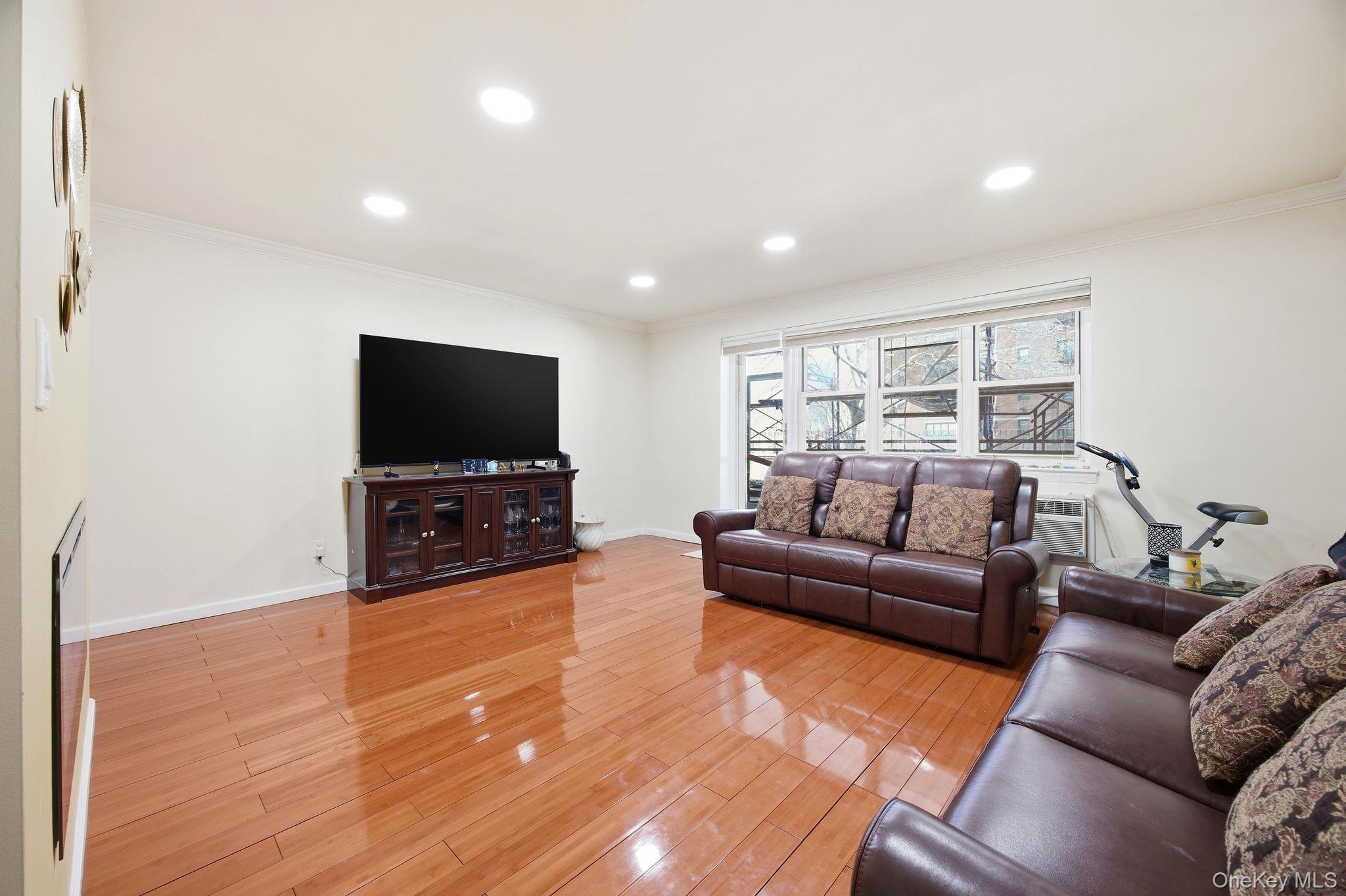 88-12 151 Avenue 1g Property Photo 4