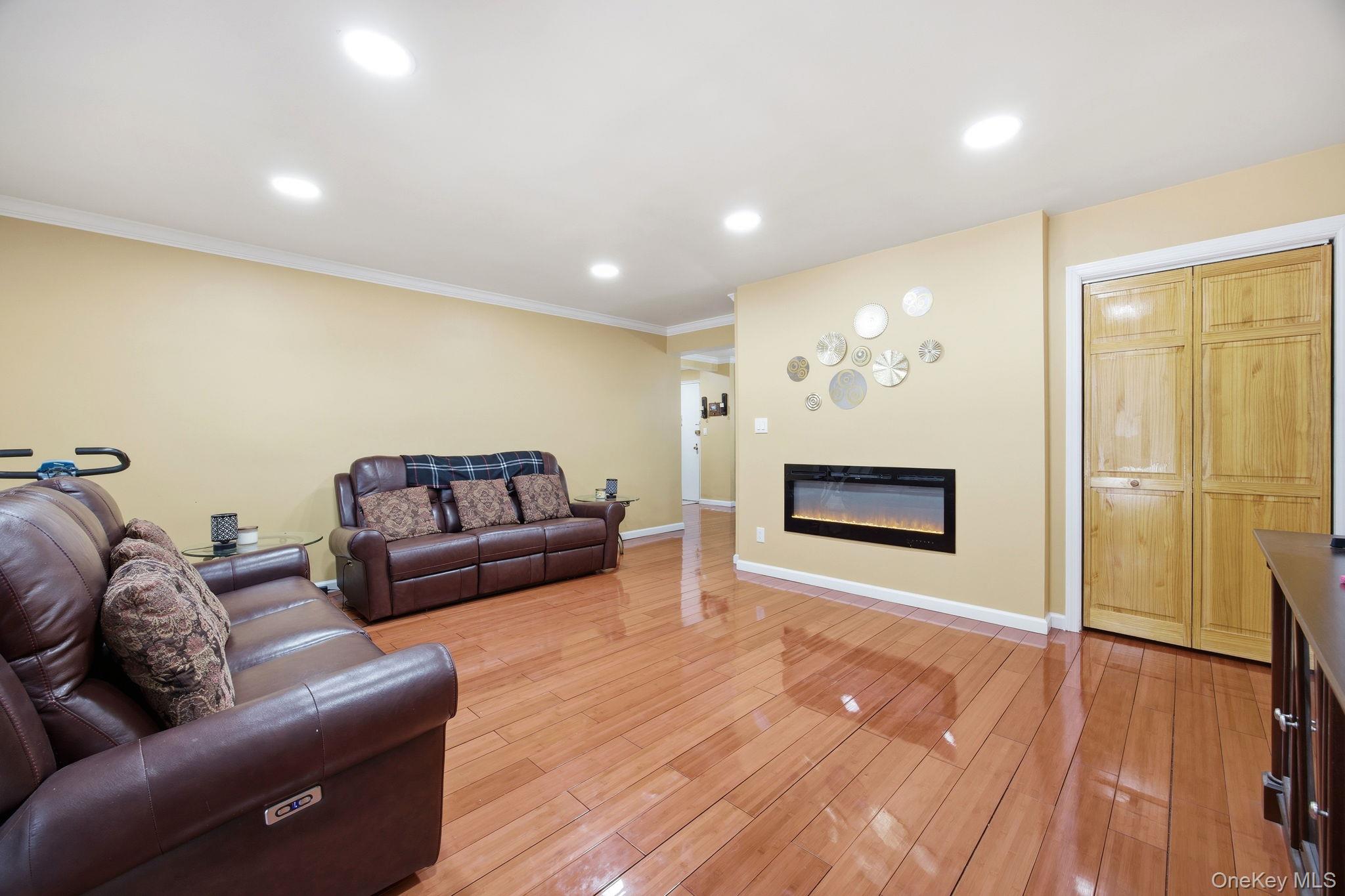 88-12 151 Avenue 1g Property Photo 5