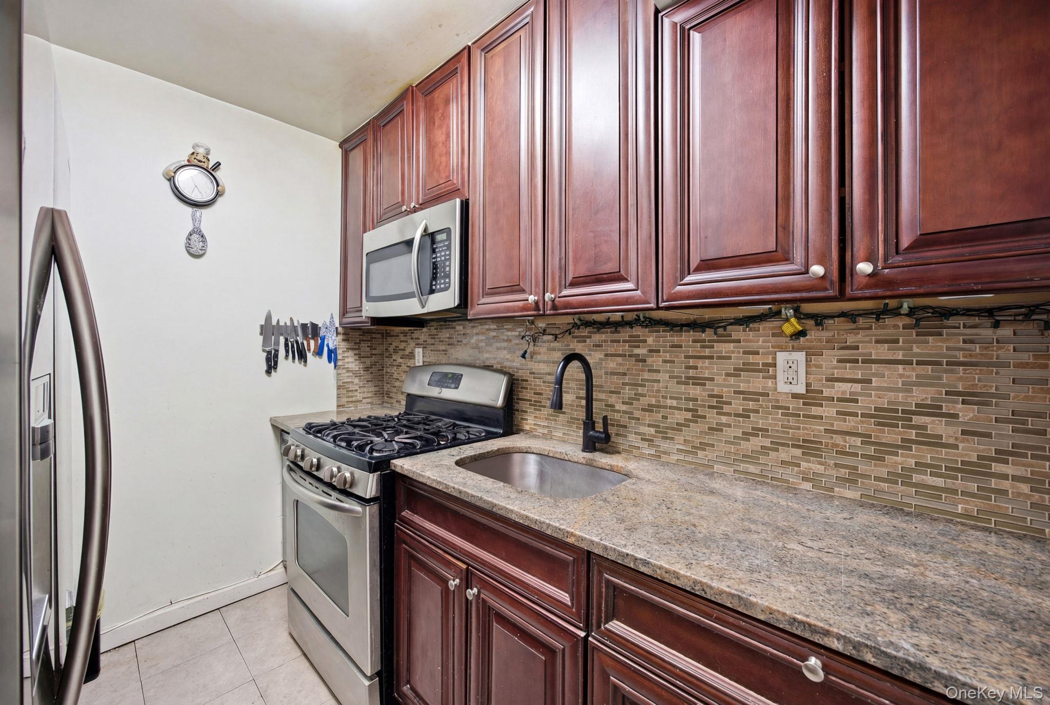 88-12 151 Avenue 1g Property Photo 6