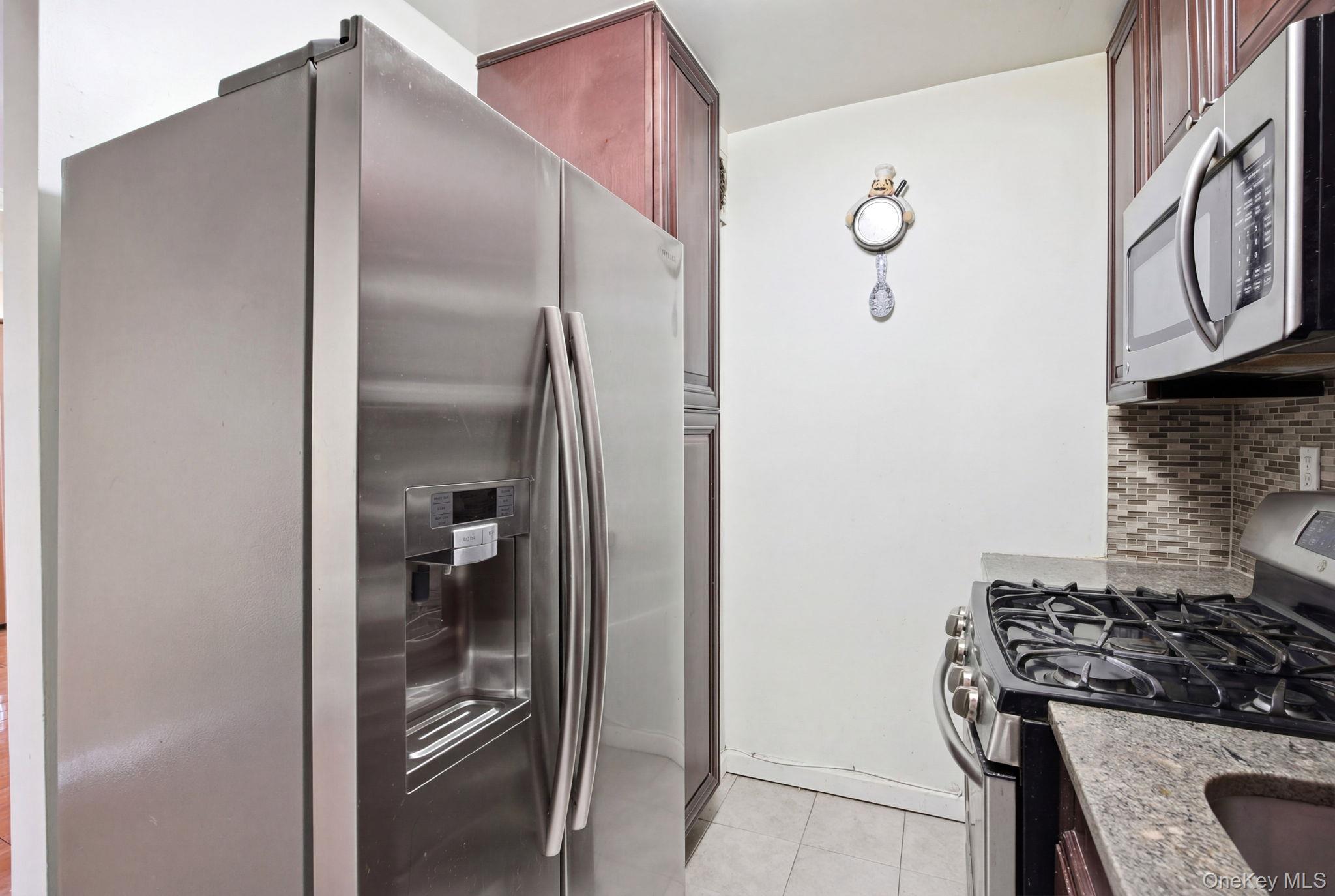 88-12 151 Avenue 1g Property Photo 7
