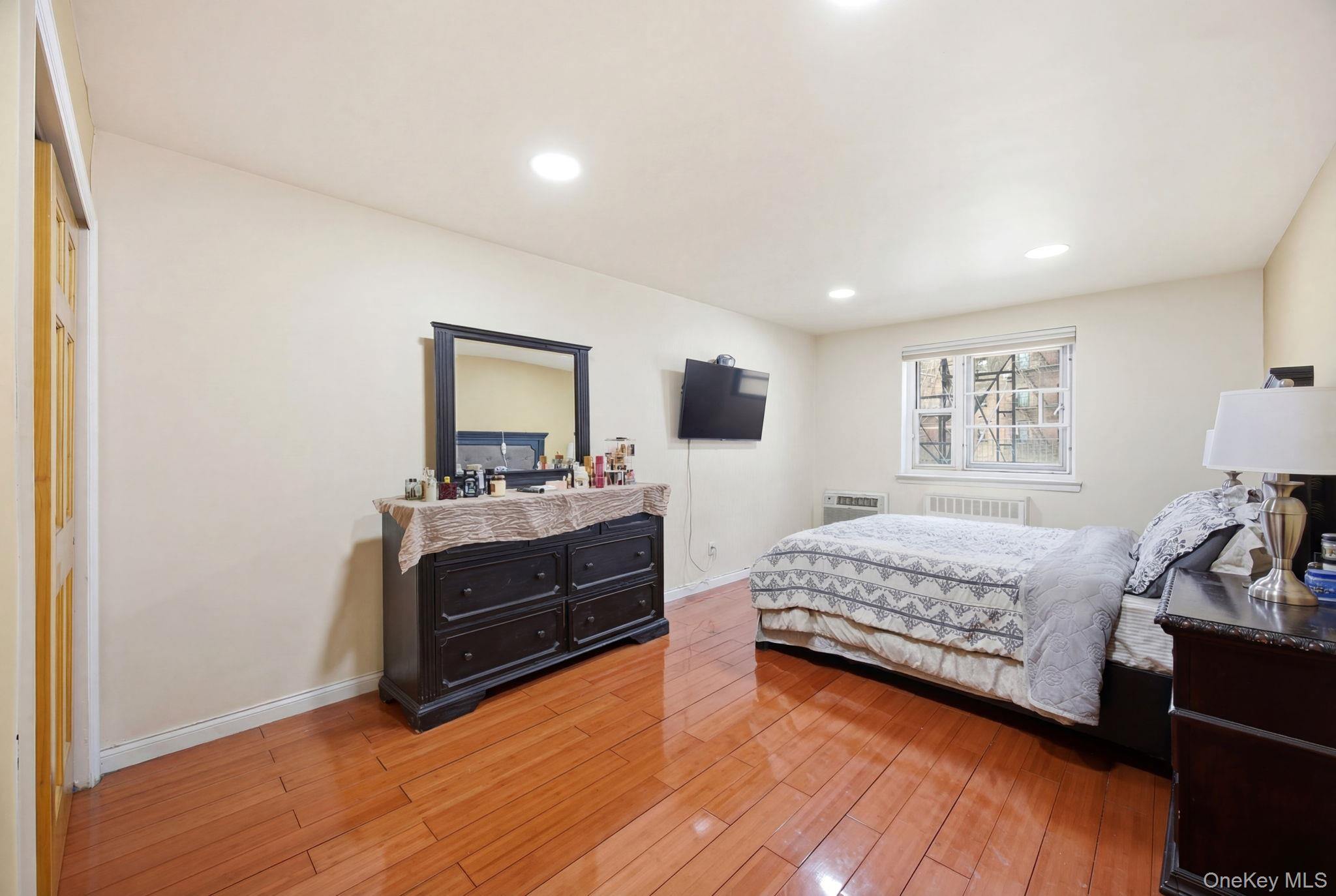 88-12 151 Avenue 1g Property Photo 10