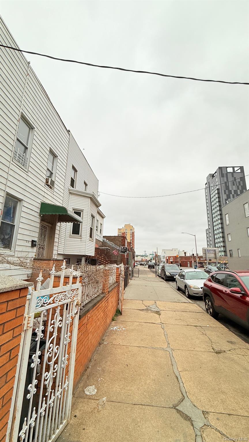 5117 34th Street Property Photo 3