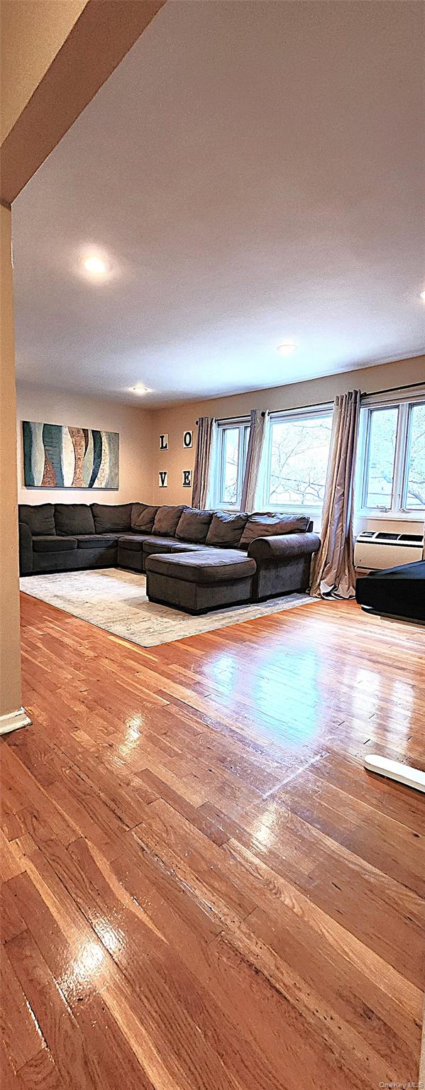 54 Lawrence Drive D Property Photo 6