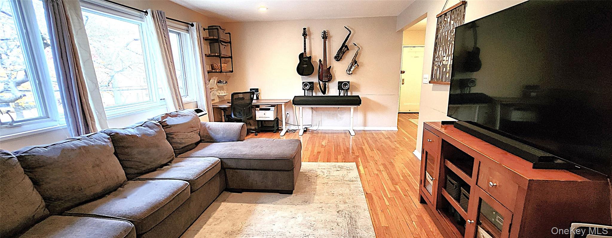 54 Lawrence Drive D Property Photo 8