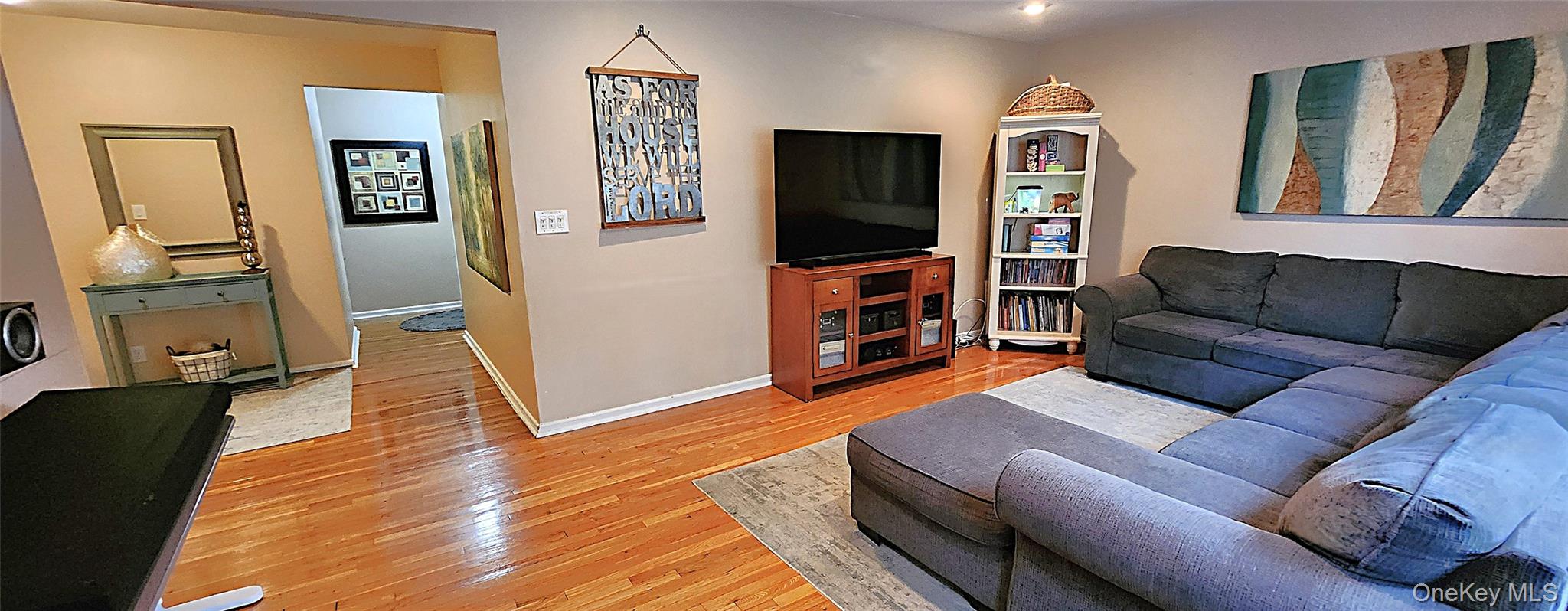 54 Lawrence Drive D Property Photo 9