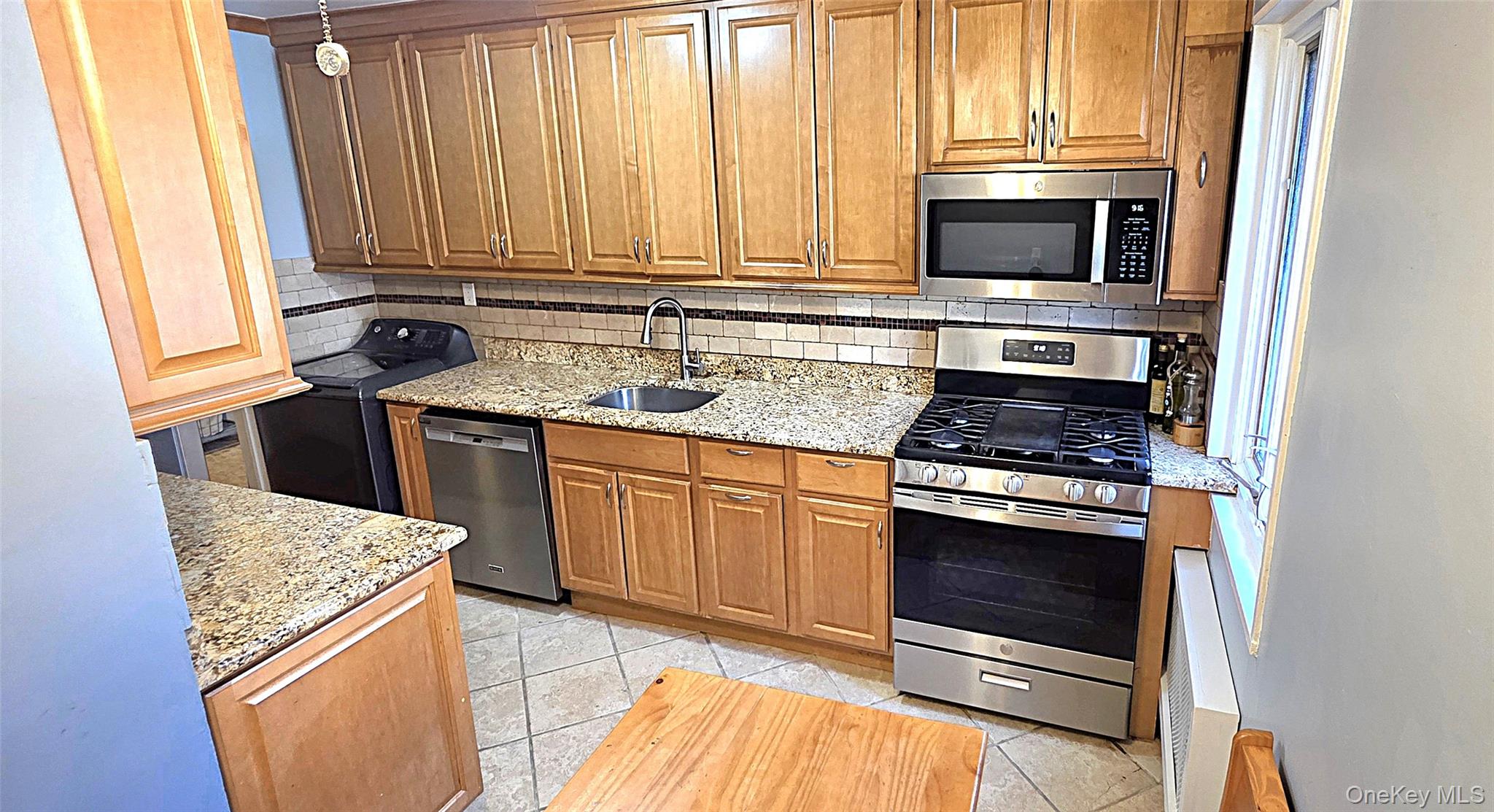 54 Lawrence Drive D Property Photo 11