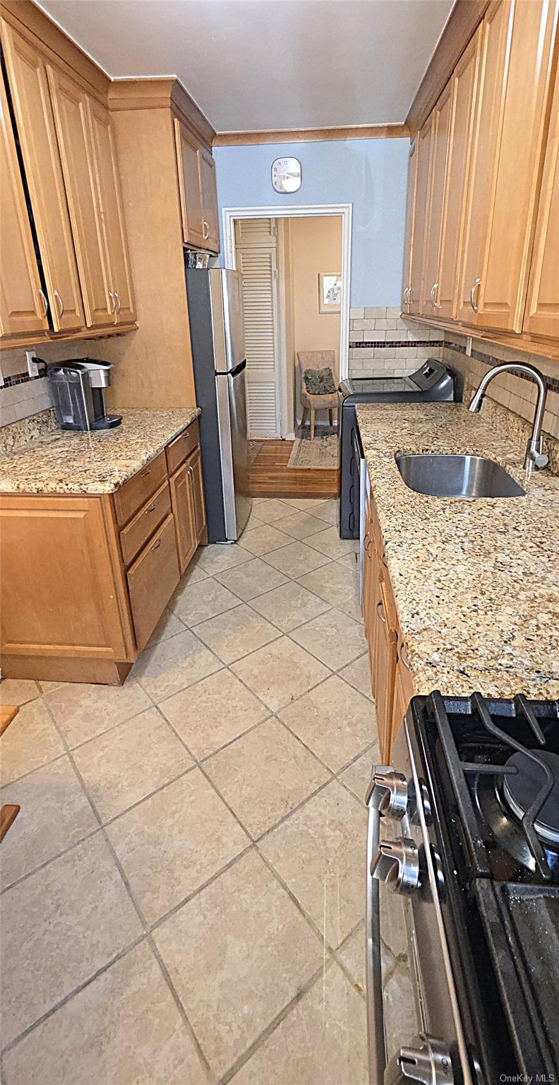 54 Lawrence Drive D Property Photo 12