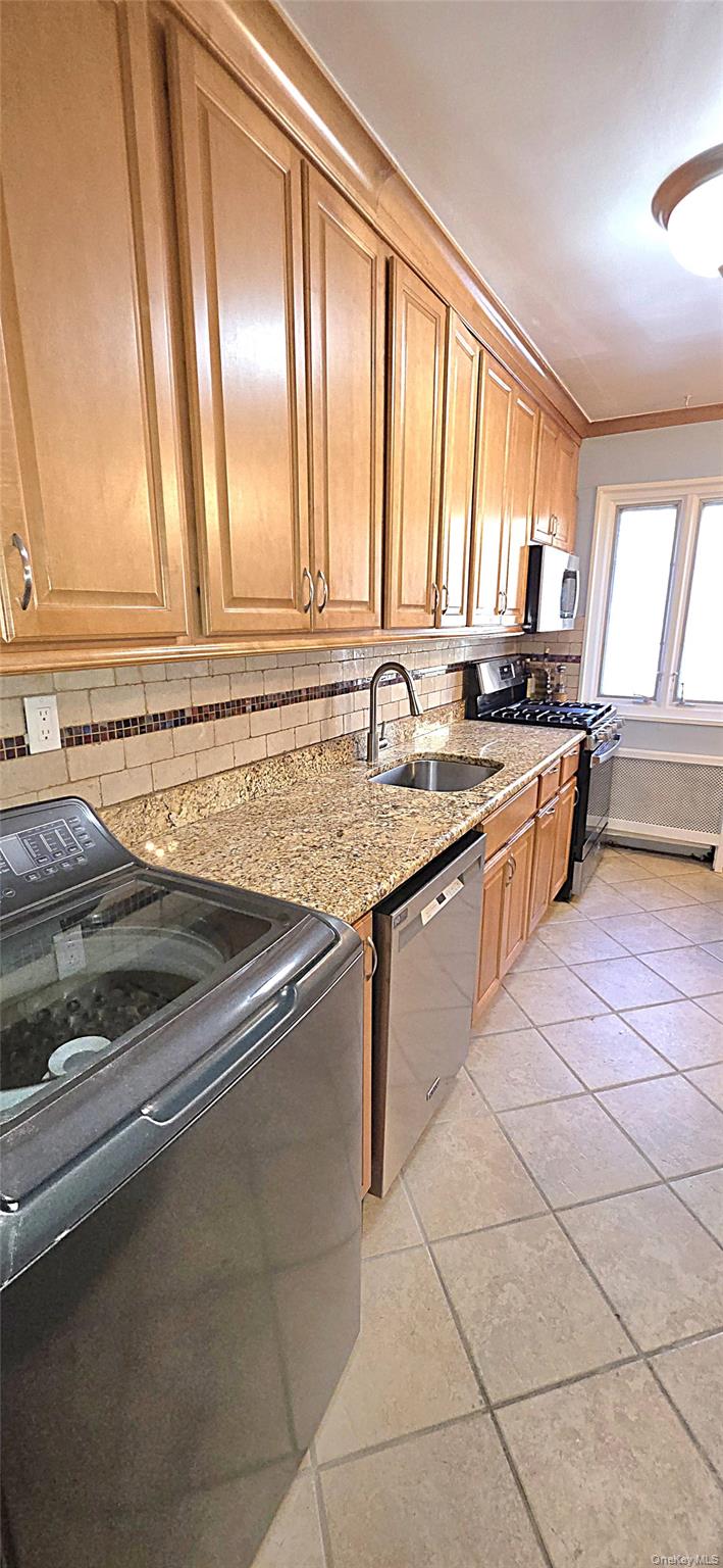 54 Lawrence Drive D Property Photo 13