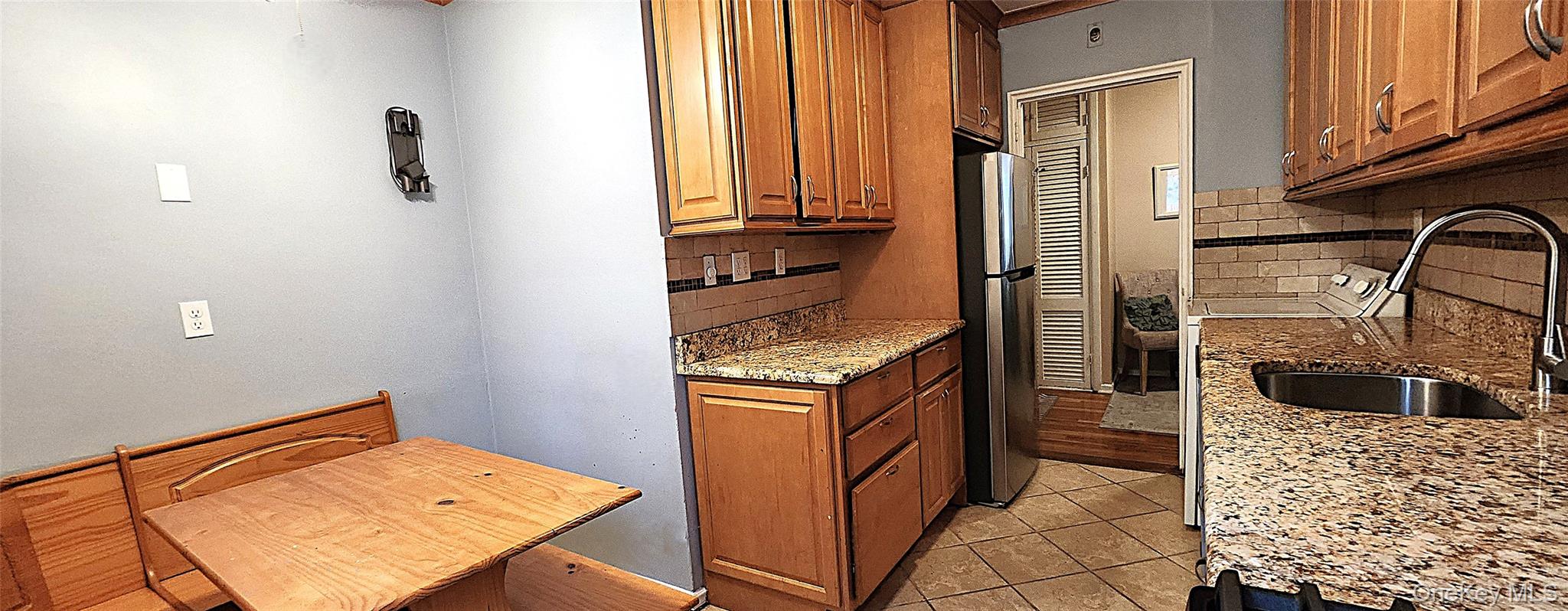 54 Lawrence Drive D Property Photo 19