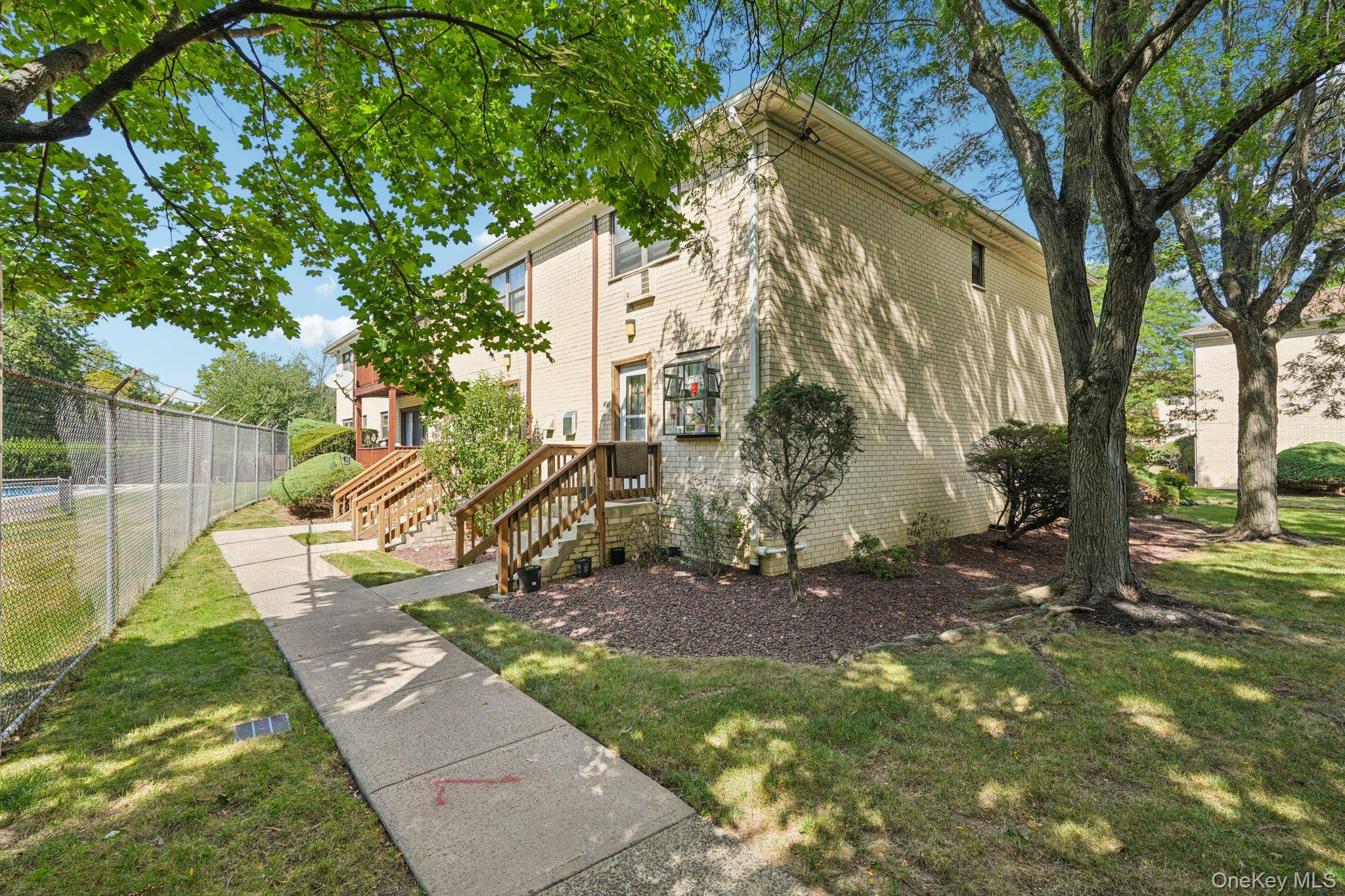 148 Sneden Place 148 Property Photo 3