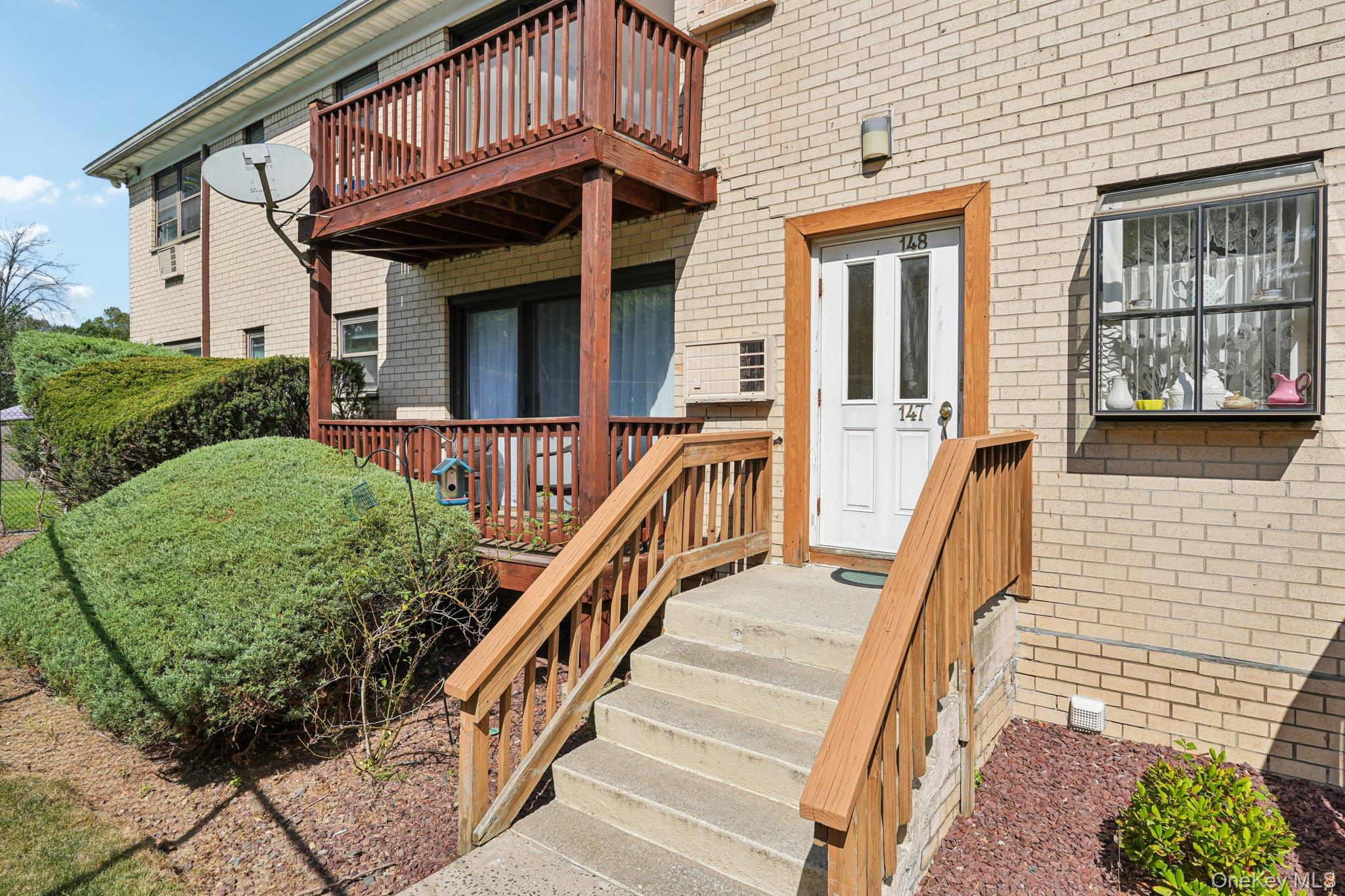 148 Sneden Place 148 Property Photo 4