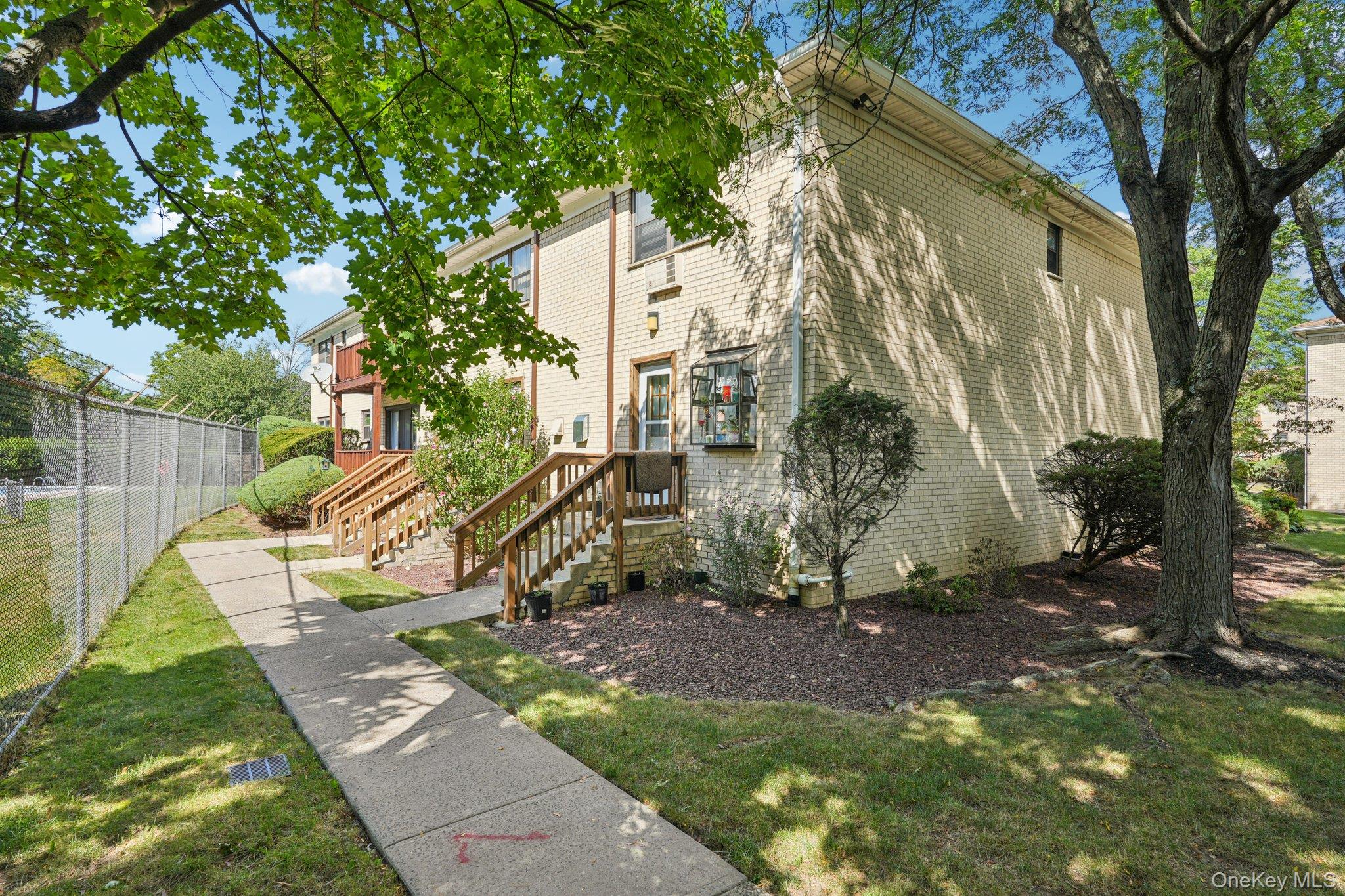 148 Sneden Place 148 Property Photo 5
