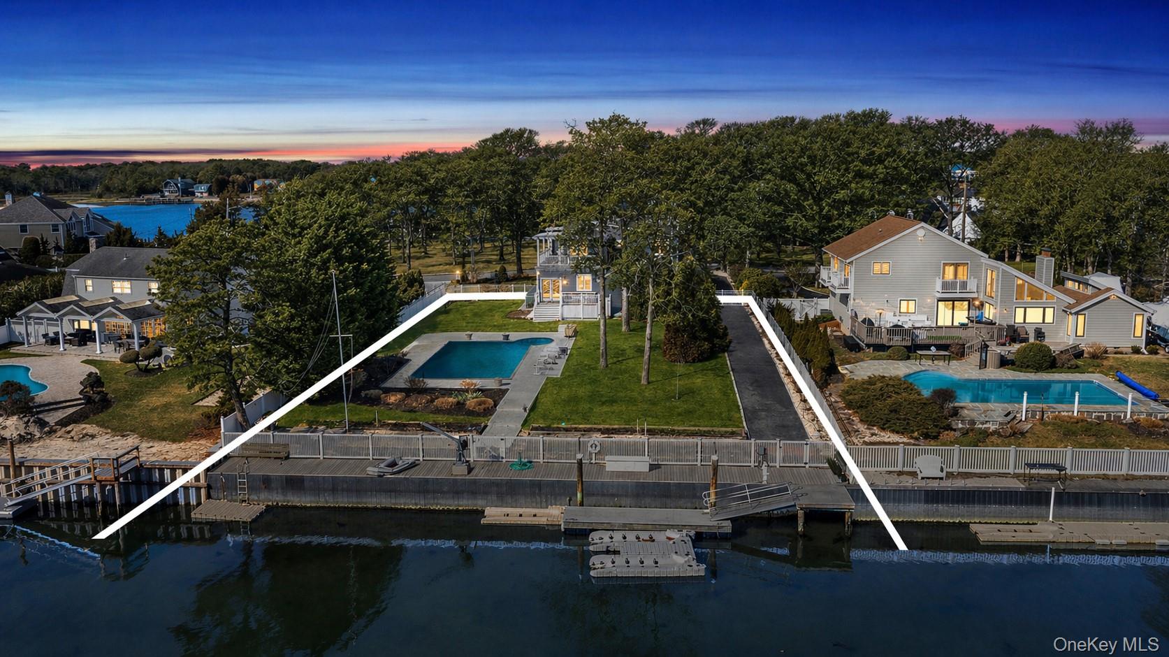 8 Canal Way Property Photo 1