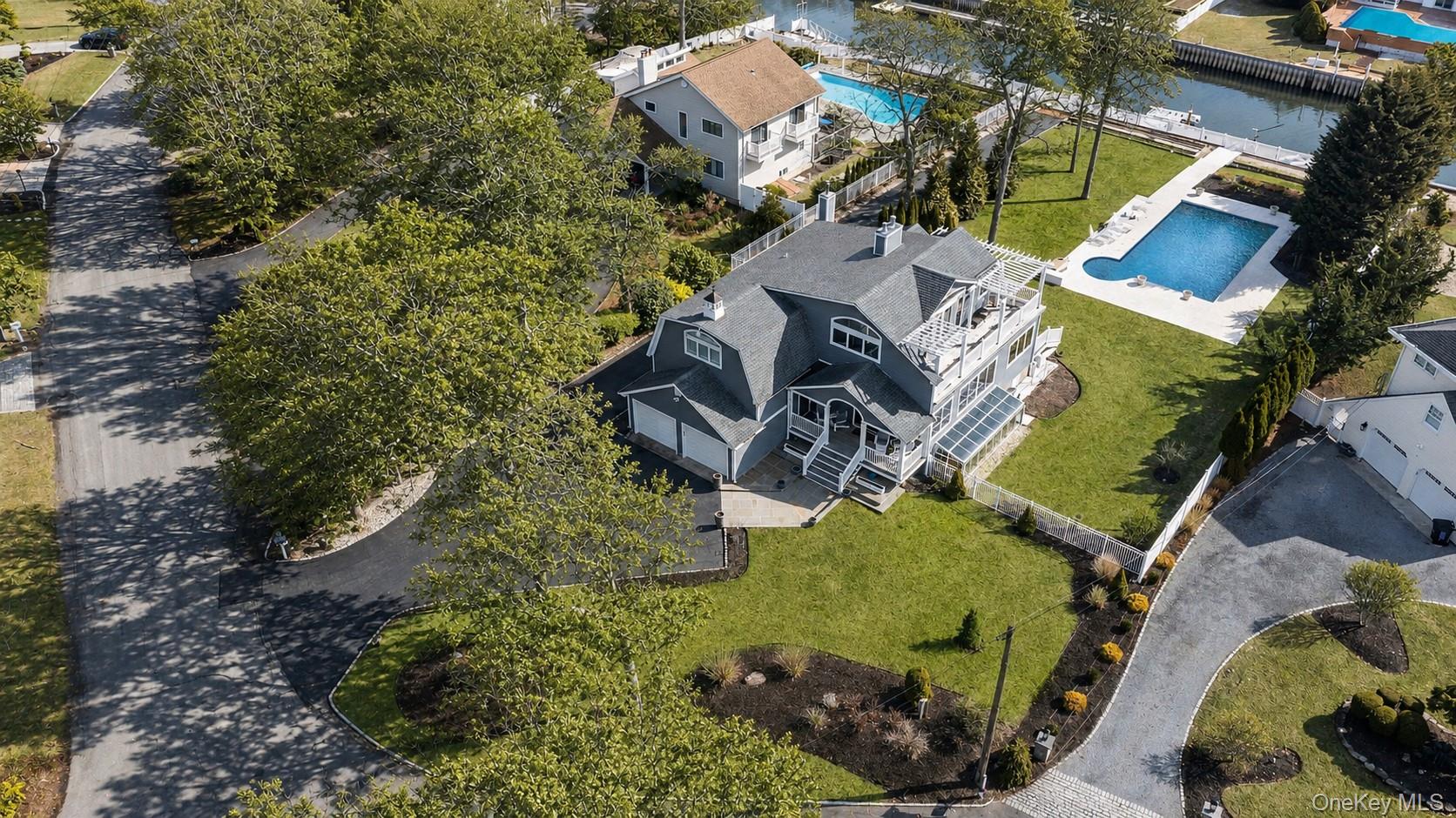 8 Canal Way Property Photo 3