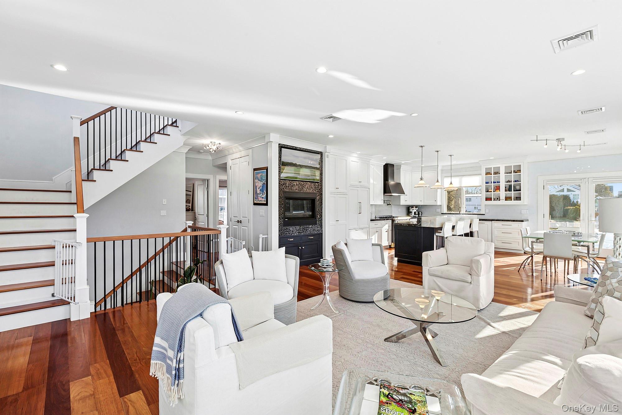 8 Canal Way Property Photo 6
