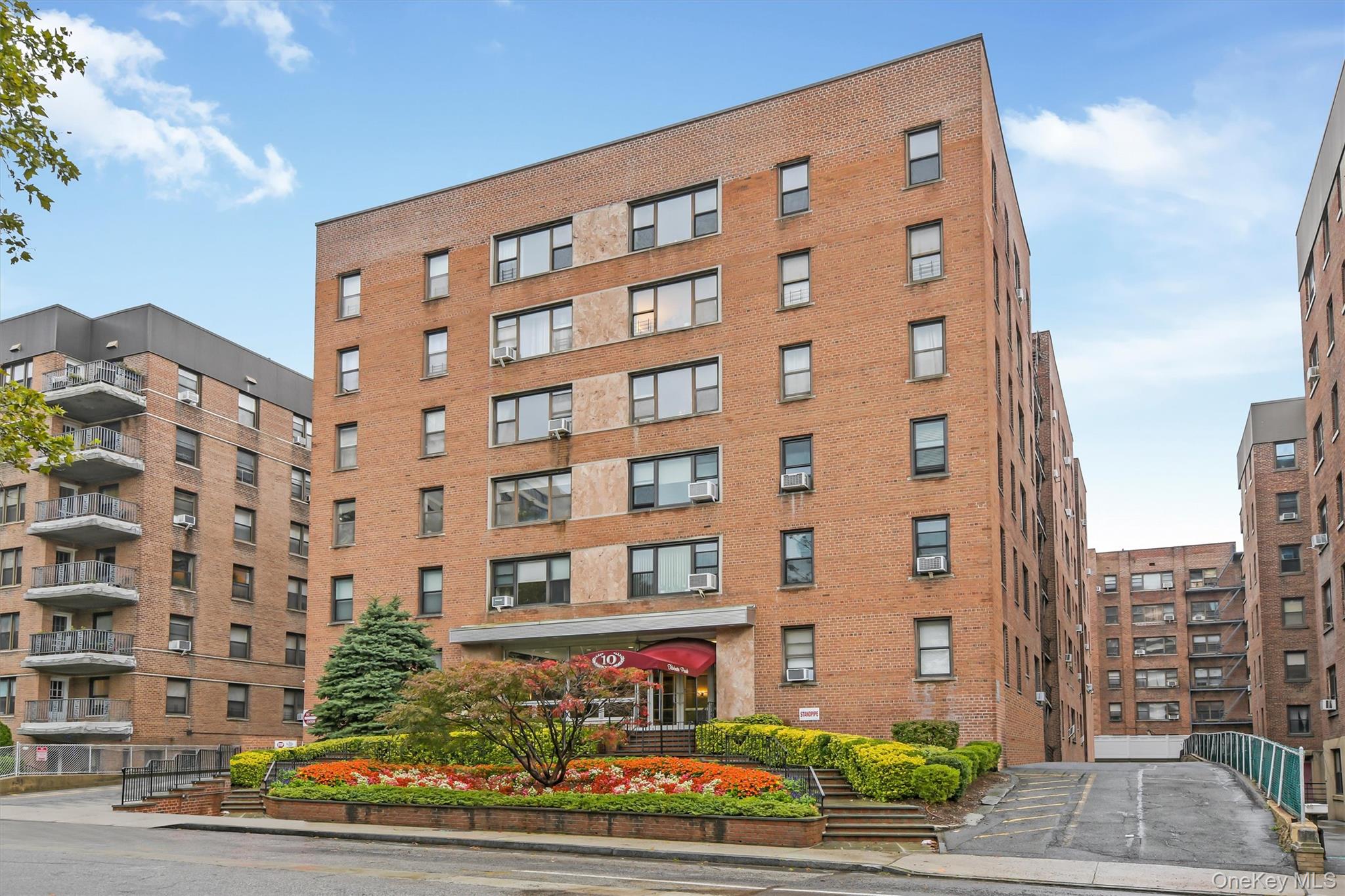 10 N Broadway 1k Property Photo 2