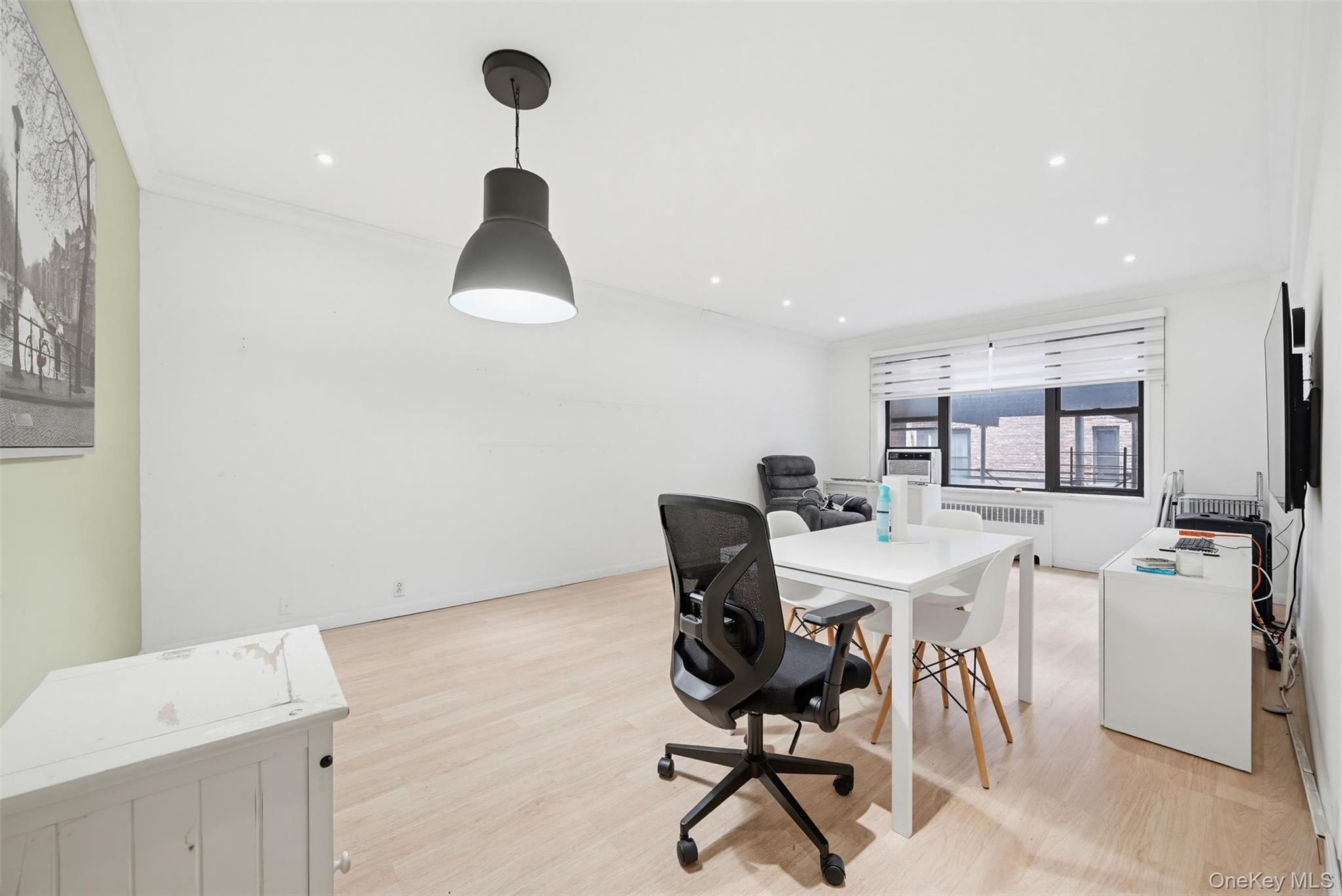 10 N Broadway 1k Property Photo 5