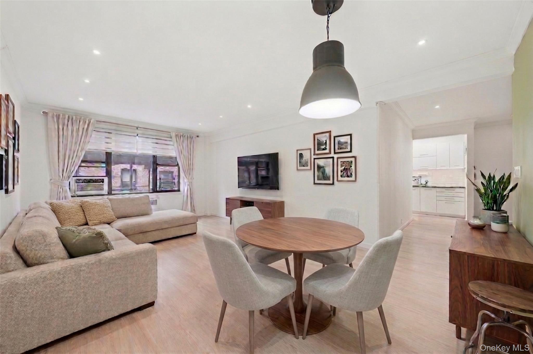 10 N Broadway 1k Property Photo 6