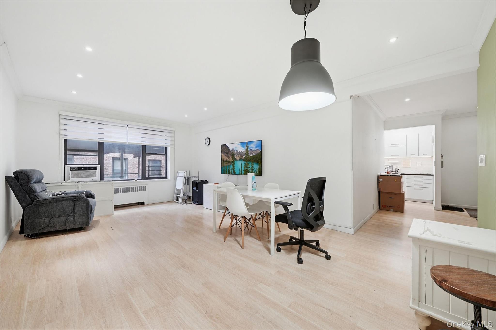 10 N Broadway 1k Property Photo 7