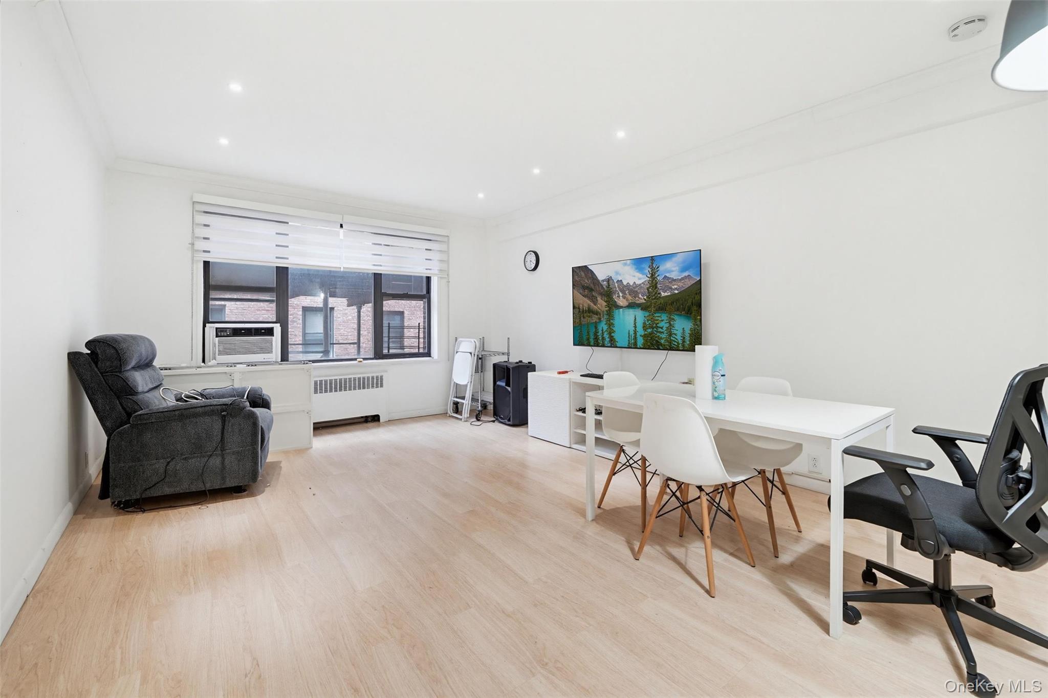 10 N Broadway 1k Property Photo 8