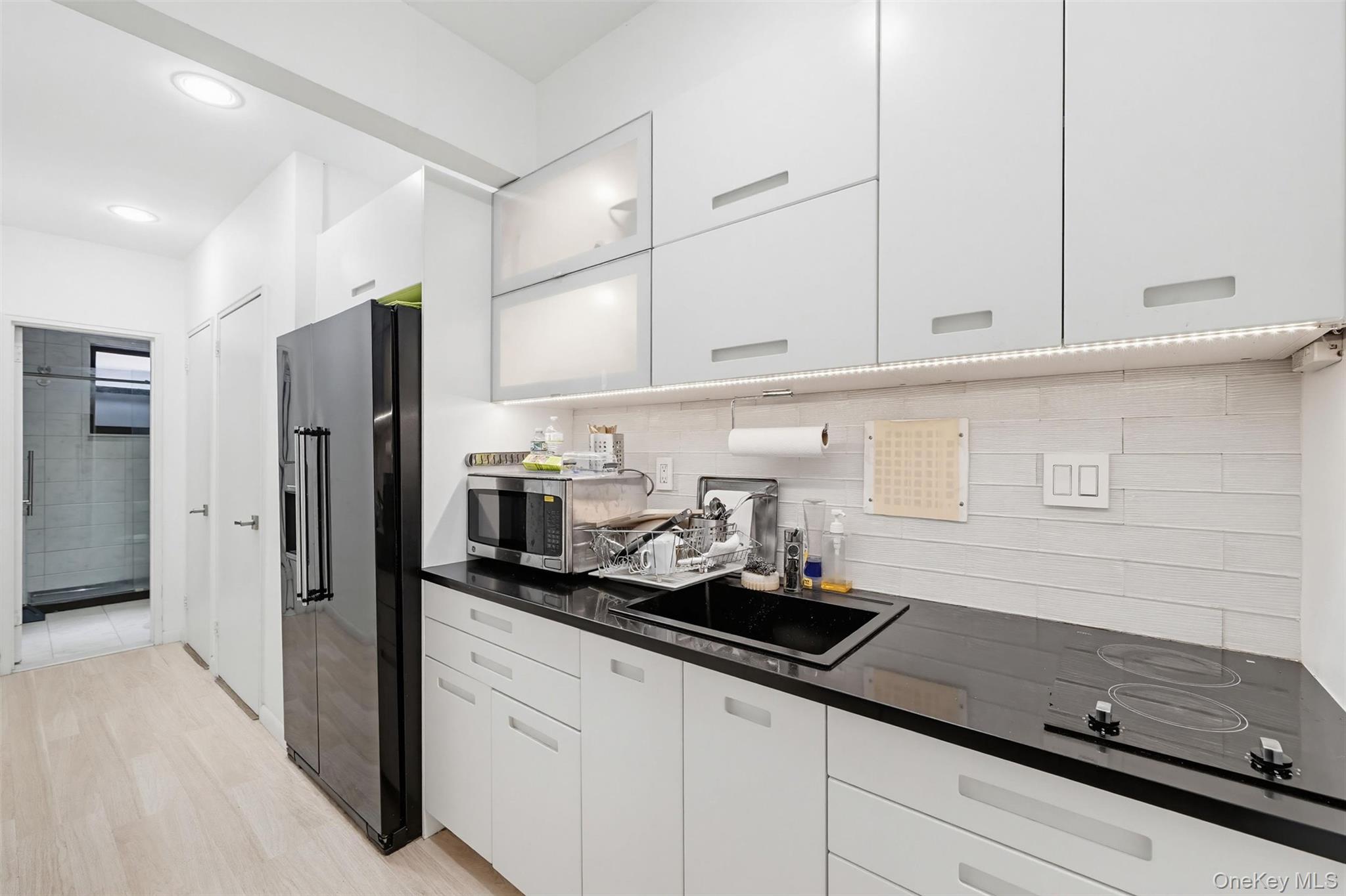 10 N Broadway 1k Property Photo 14