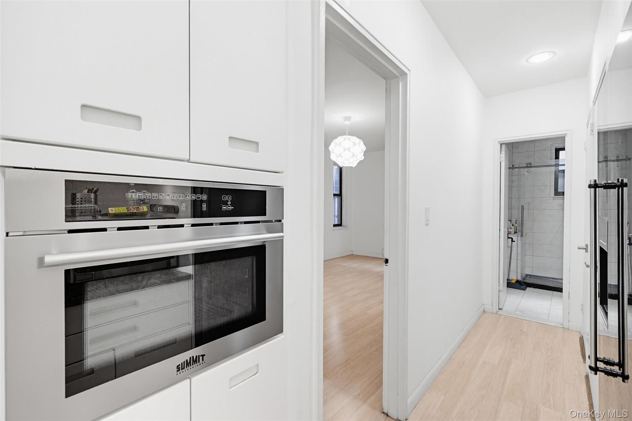 10 N Broadway 1k Property Photo 15
