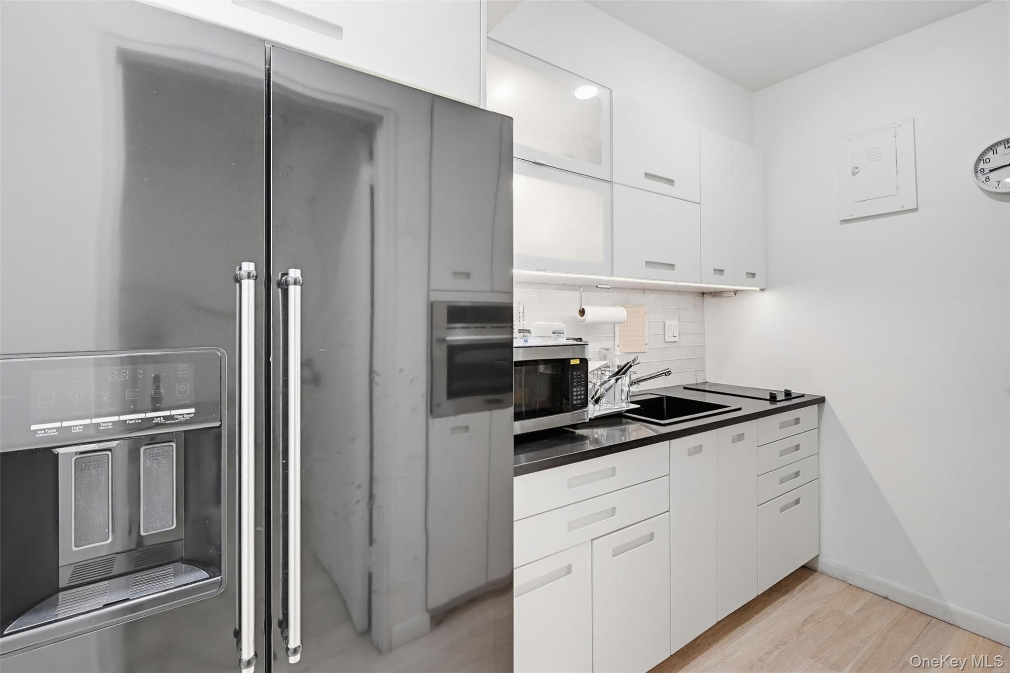 10 N Broadway 1k Property Photo 16