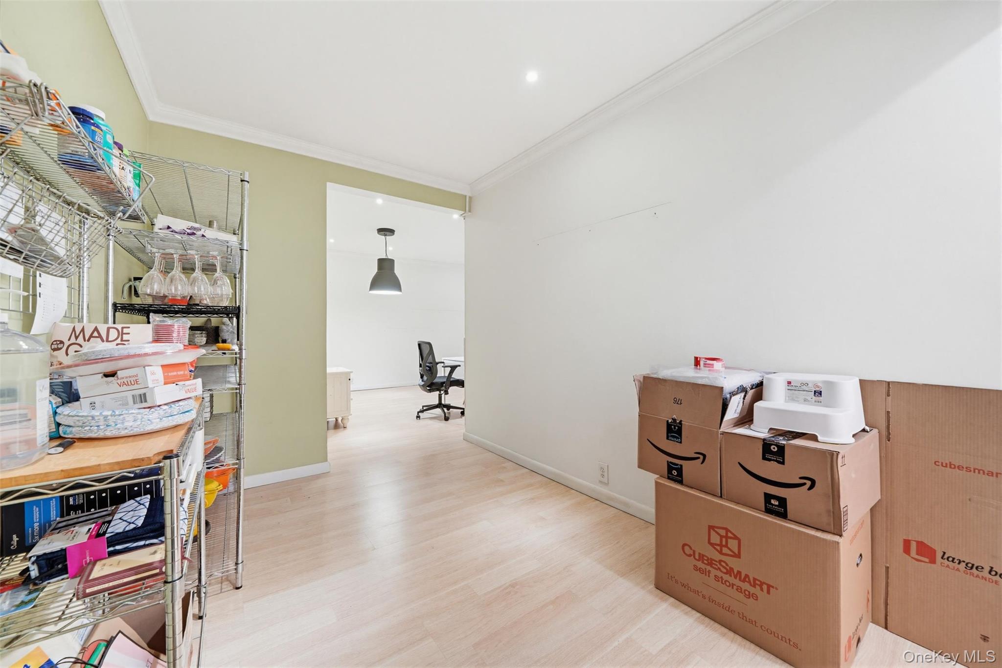 10 N Broadway 1k Property Photo 23