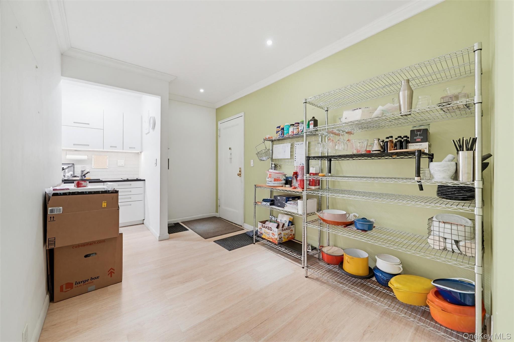 10 N Broadway 1k Property Photo 25