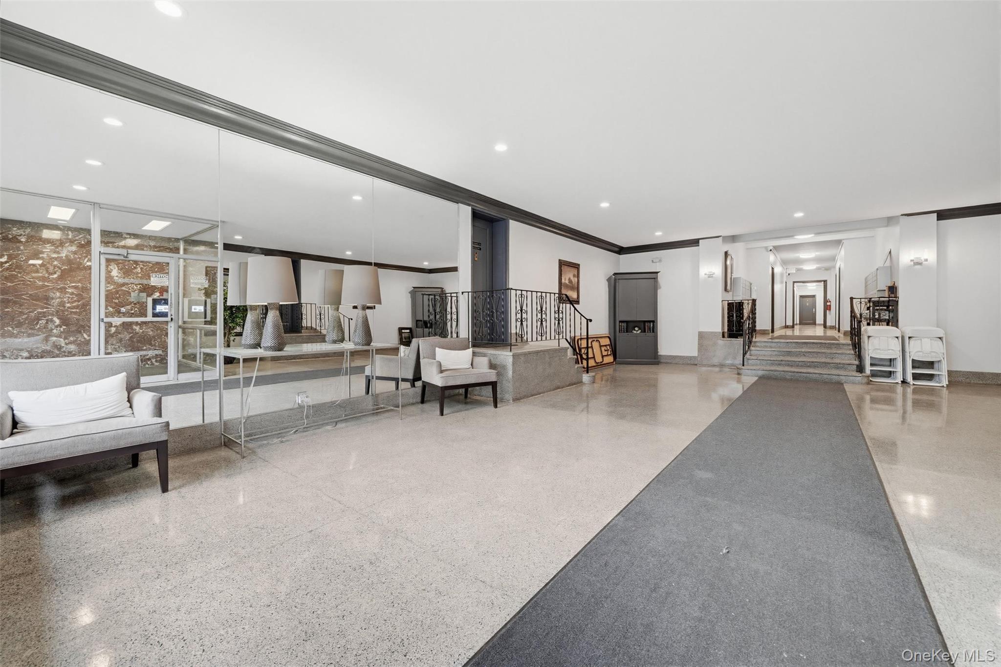 10 N Broadway 1k Property Photo 30